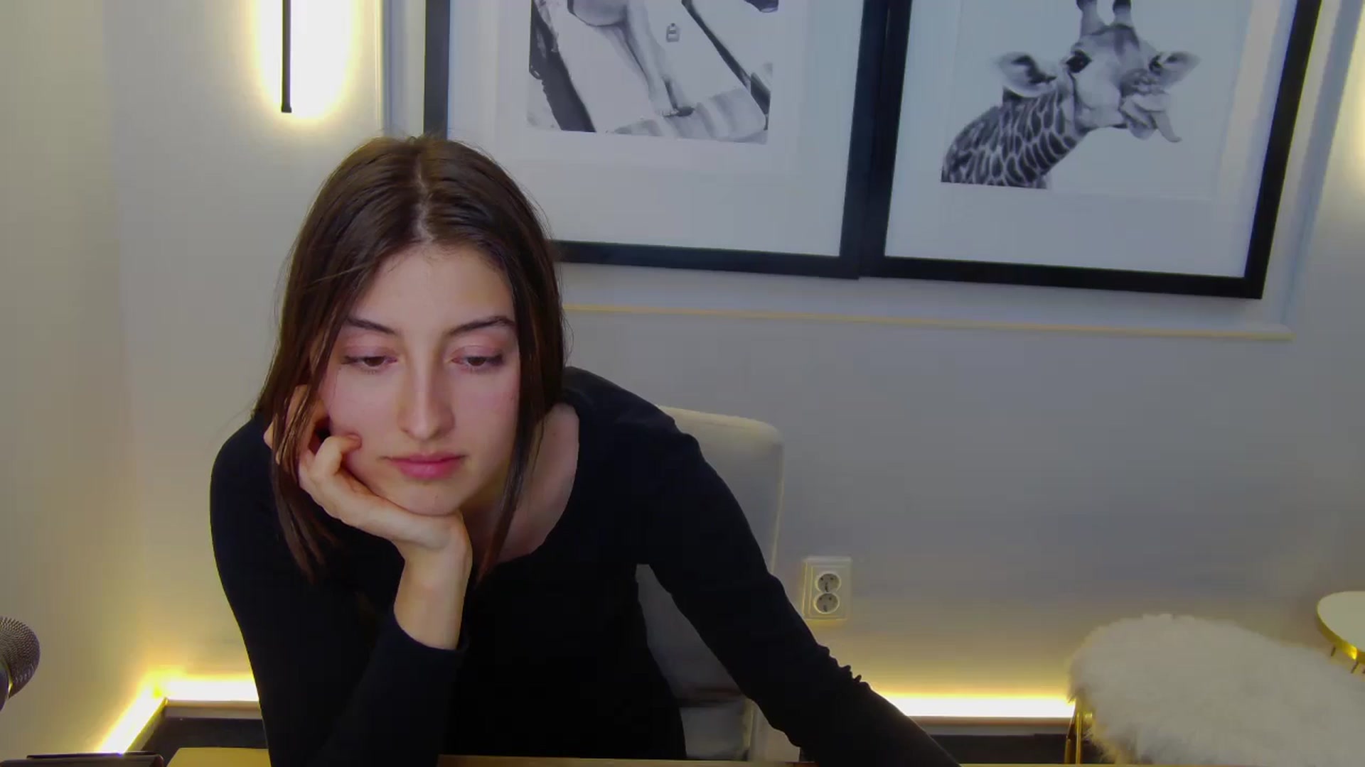 Gallery image thumbnail from Aria_P's myfreecams stream on, 04/15/2026, 16:02 image 11 of 20