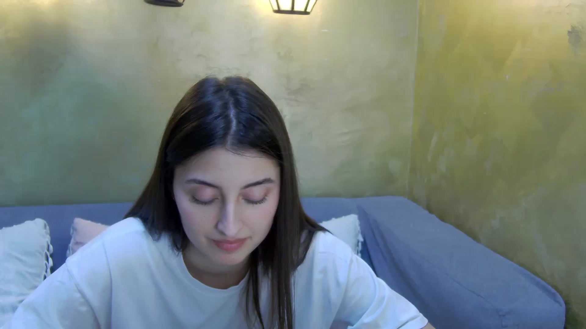 Gallery image thumbnail from Aria_P's myfreecams stream on, 04/16/2026, 12:08 image 8 of 20