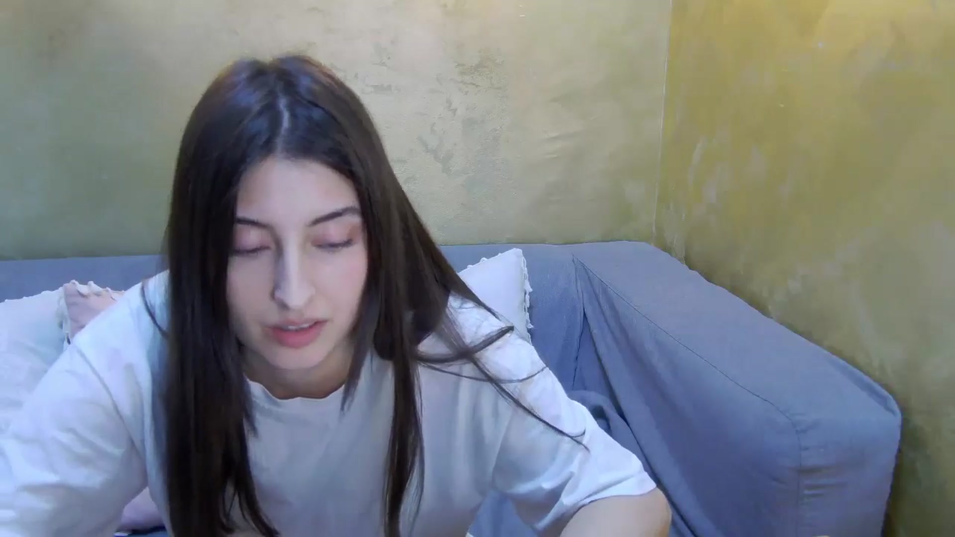Gallery image thumbnail from Aria_P's myfreecams stream on, 04/16/2026, 12:53 image 17 of 20