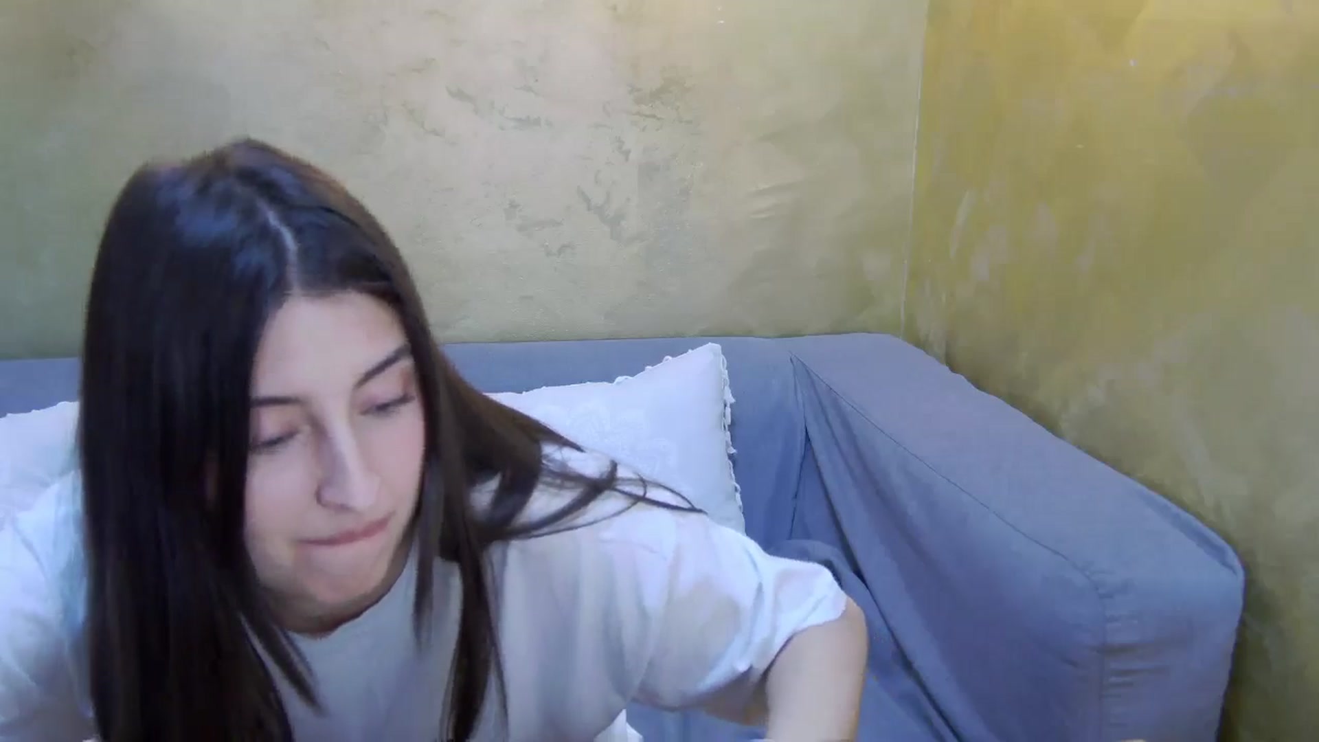Gallery image thumbnail from Aria_P's myfreecams stream on, 04/16/2026, 12:53 image 16 of 20
