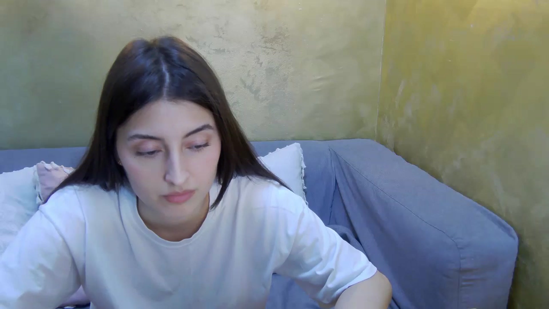Gallery image thumbnail from Aria_P's myfreecams stream on, 04/16/2026, 12:53 image 3 of 20