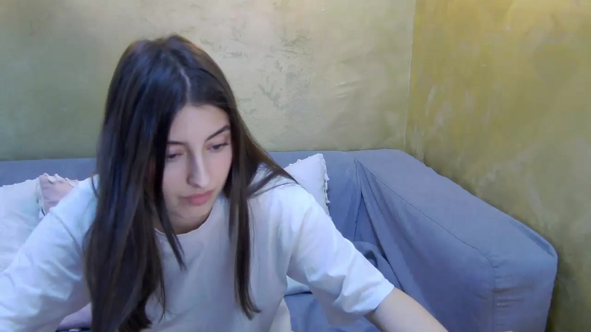 Gallery image thumbnail from Aria_P's myfreecams stream on, 04/16/2026, 12:53 image 14 of 20