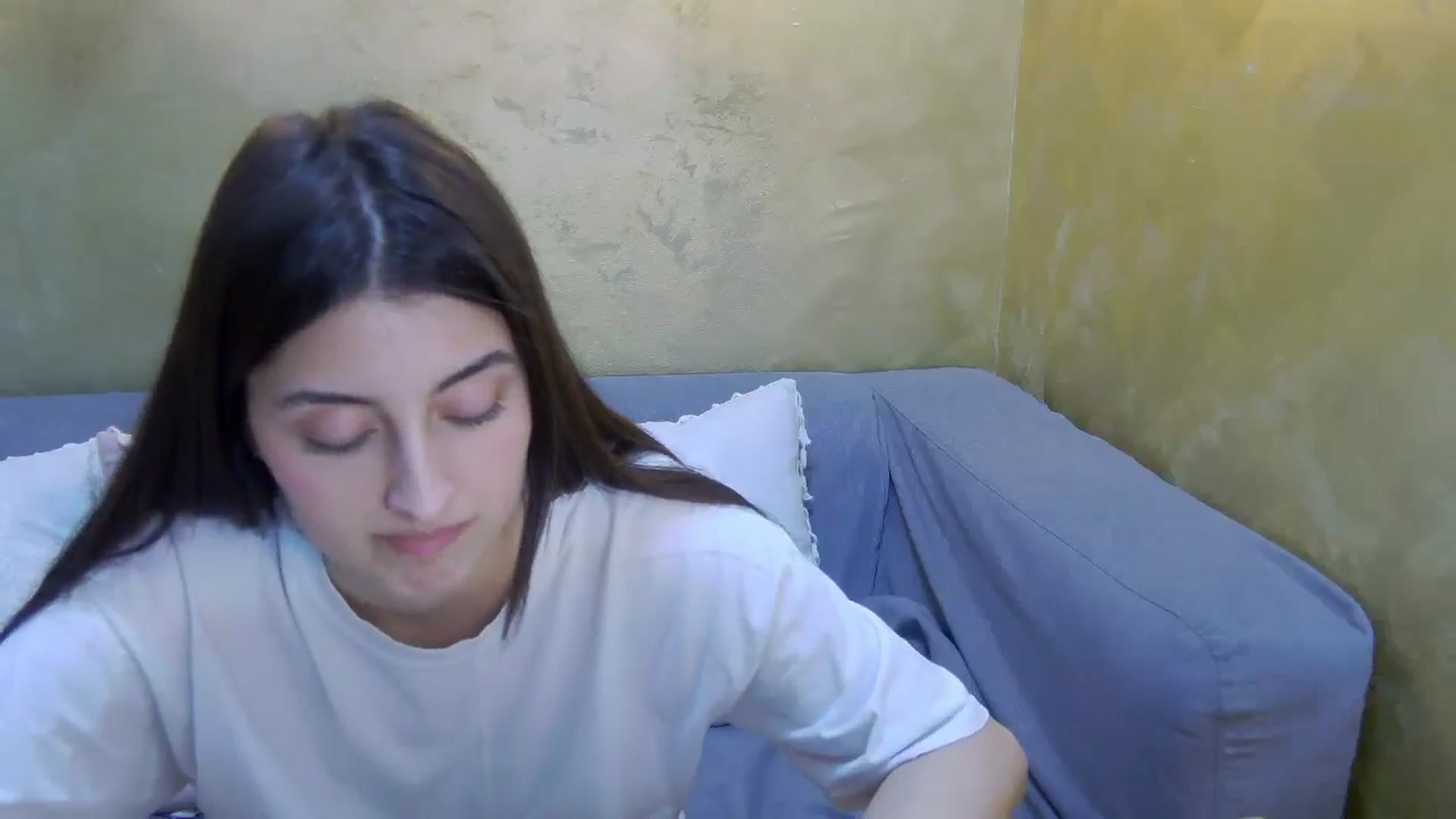 Gallery image thumbnail from Aria_P's myfreecams stream on, 04/16/2026, 12:53 image 8 of 20