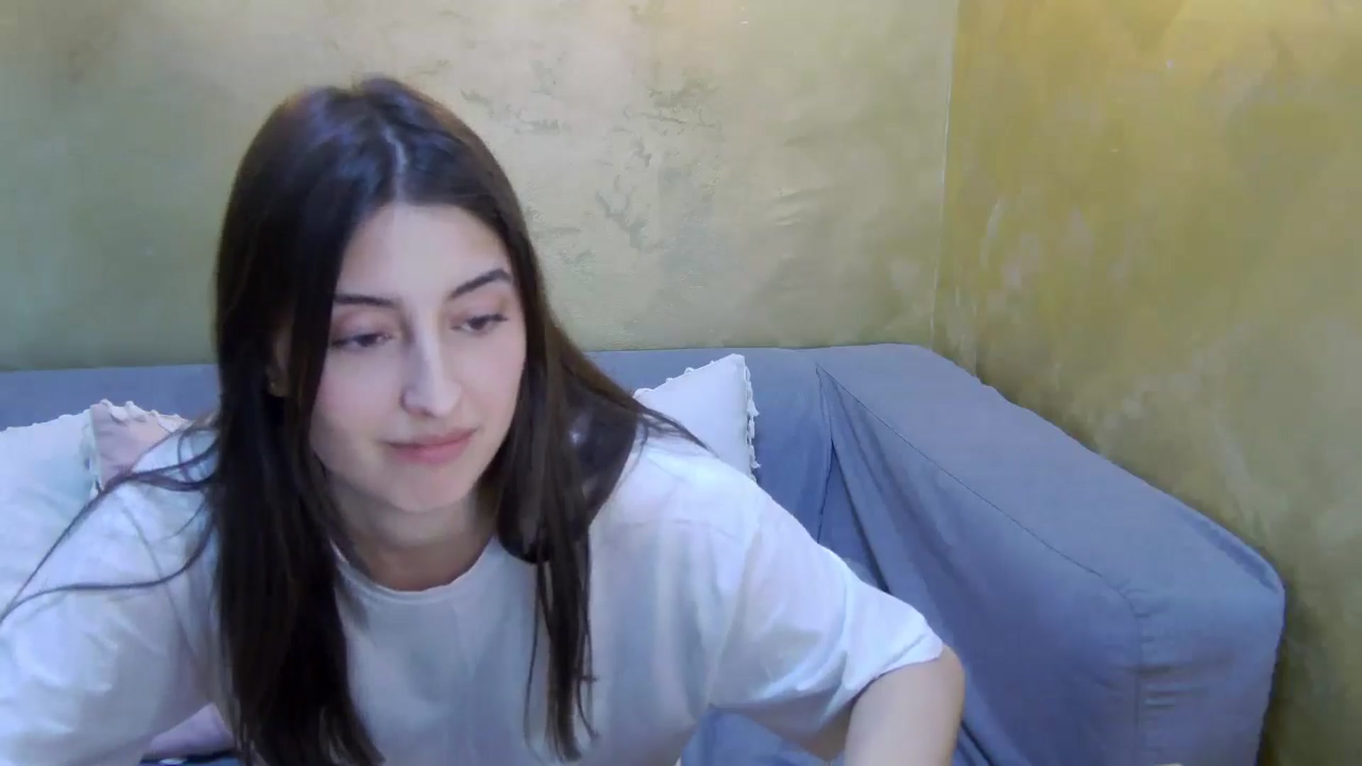 Gallery image thumbnail from Aria_P's myfreecams stream on, 04/16/2026, 12:53 image 19 of 20
