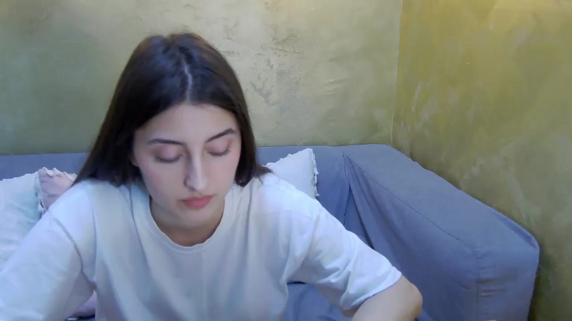 Gallery image thumbnail from Aria_P's myfreecams stream on, 04/16/2026, 12:53 image 1 of 20