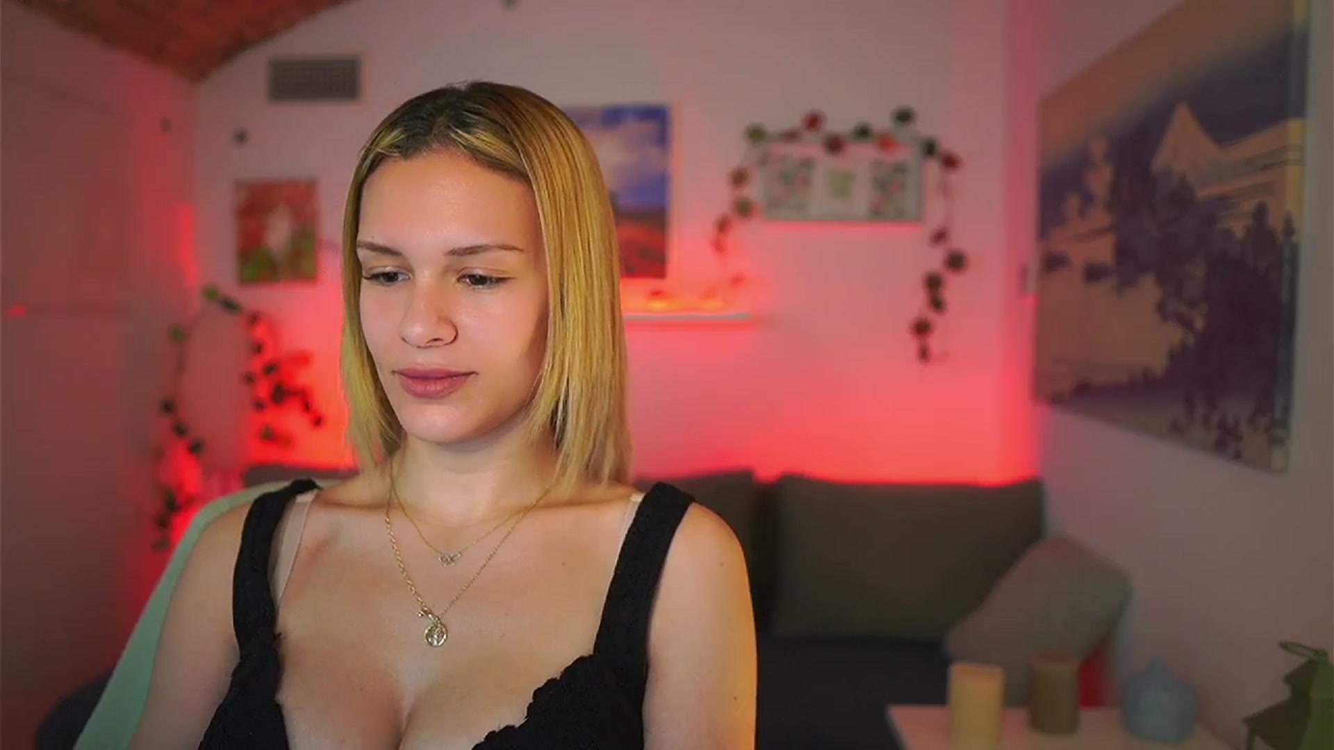 Gallery image thumbnail from Aria_Sky's myfreecams stream on, 03/24/2025, 14:46 image 12 of 20