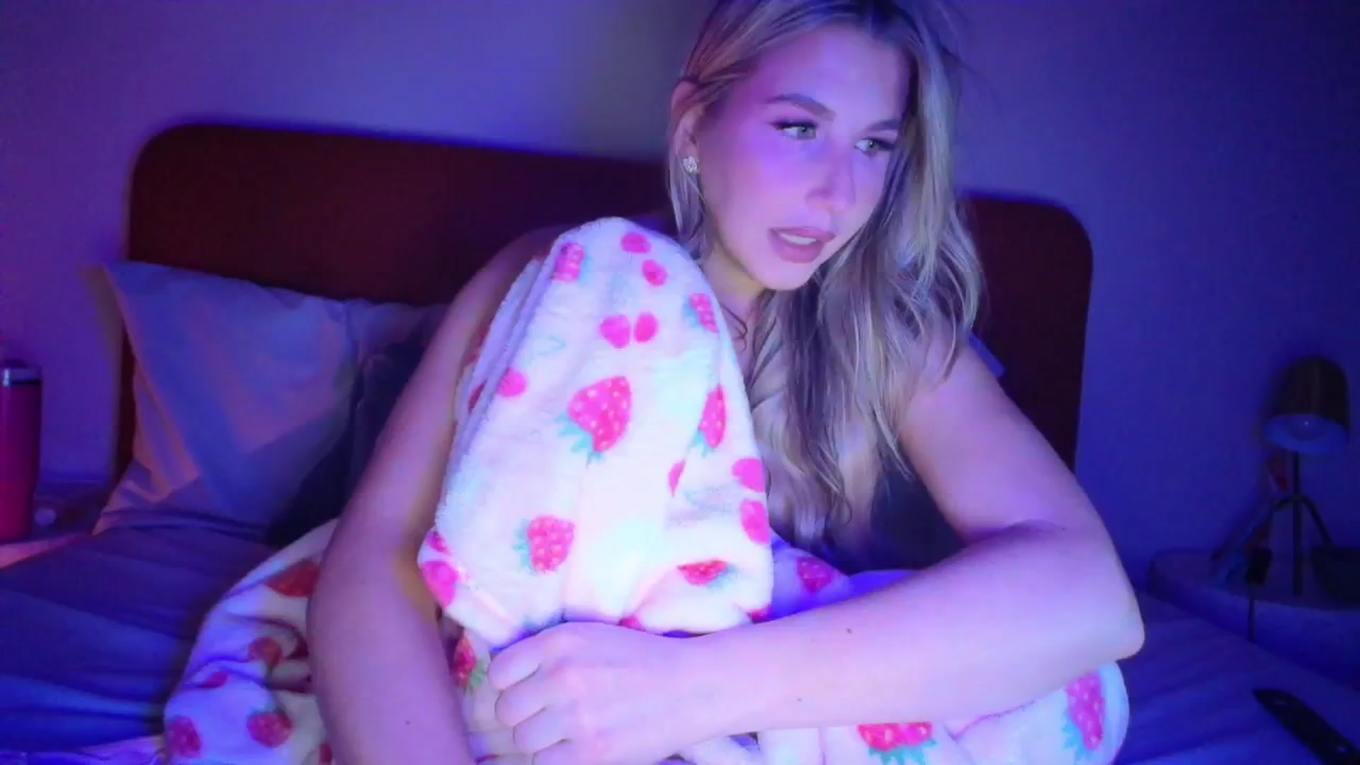 Gallery image thumbnail from Aria_Woods's myfreecams stream on, 04/20/2026, 06:28 image 12 of 20
