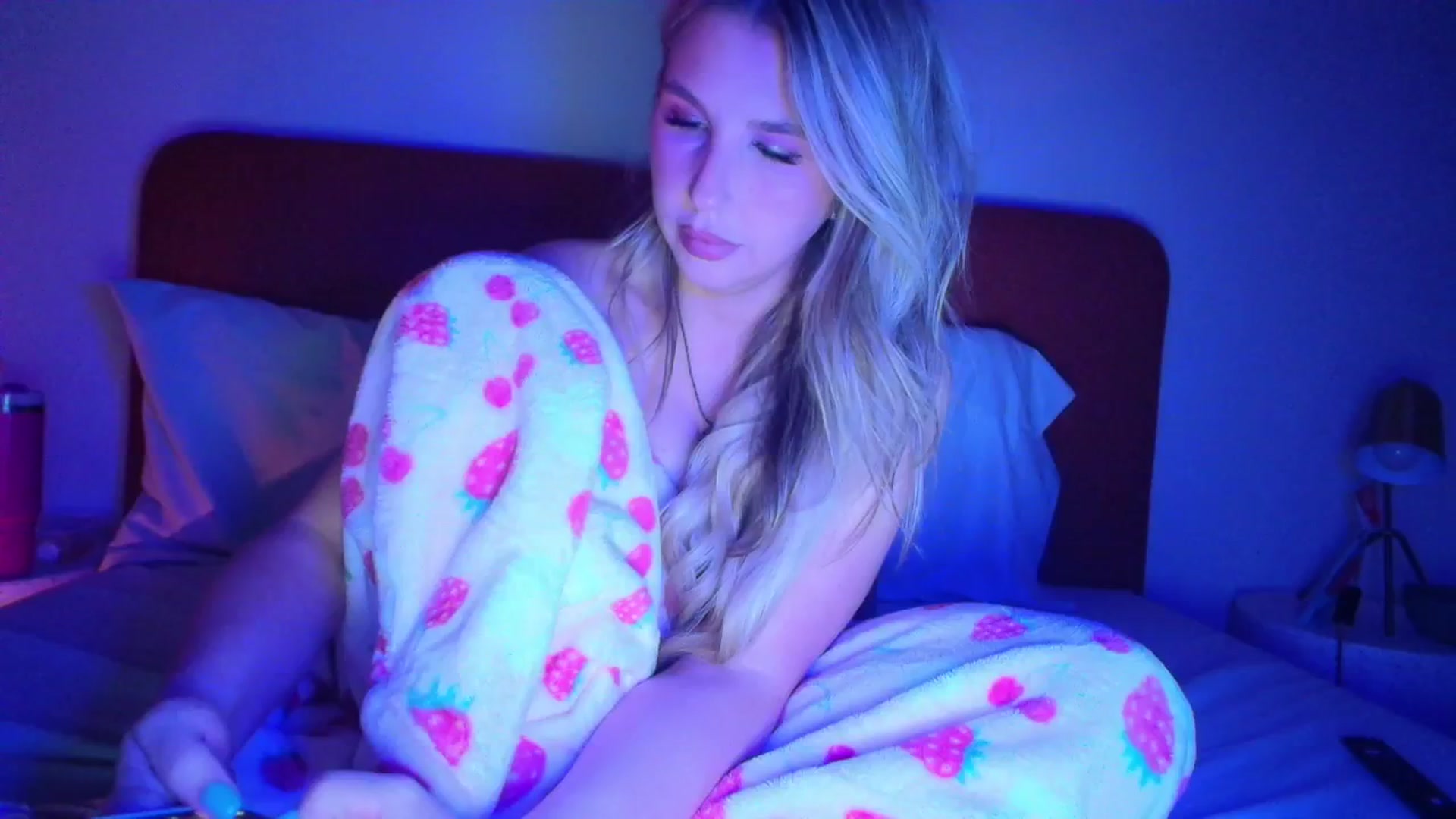 Gallery image thumbnail from Aria_Woods's myfreecams stream on, 04/20/2026, 06:28 image 14 of 20
