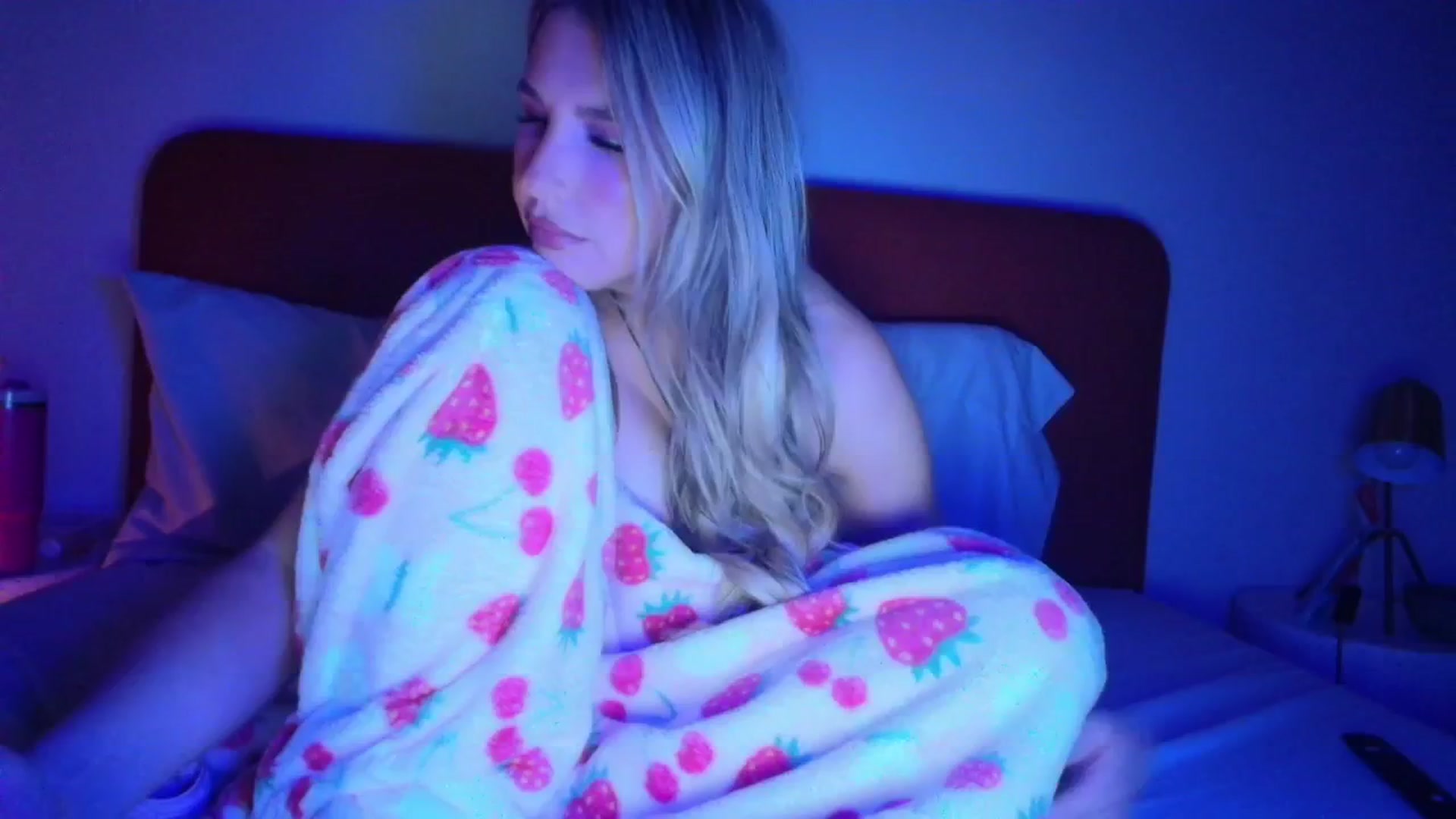 Gallery image thumbnail from Aria_Woods's myfreecams stream on, 04/20/2026, 06:28 image 6 of 20