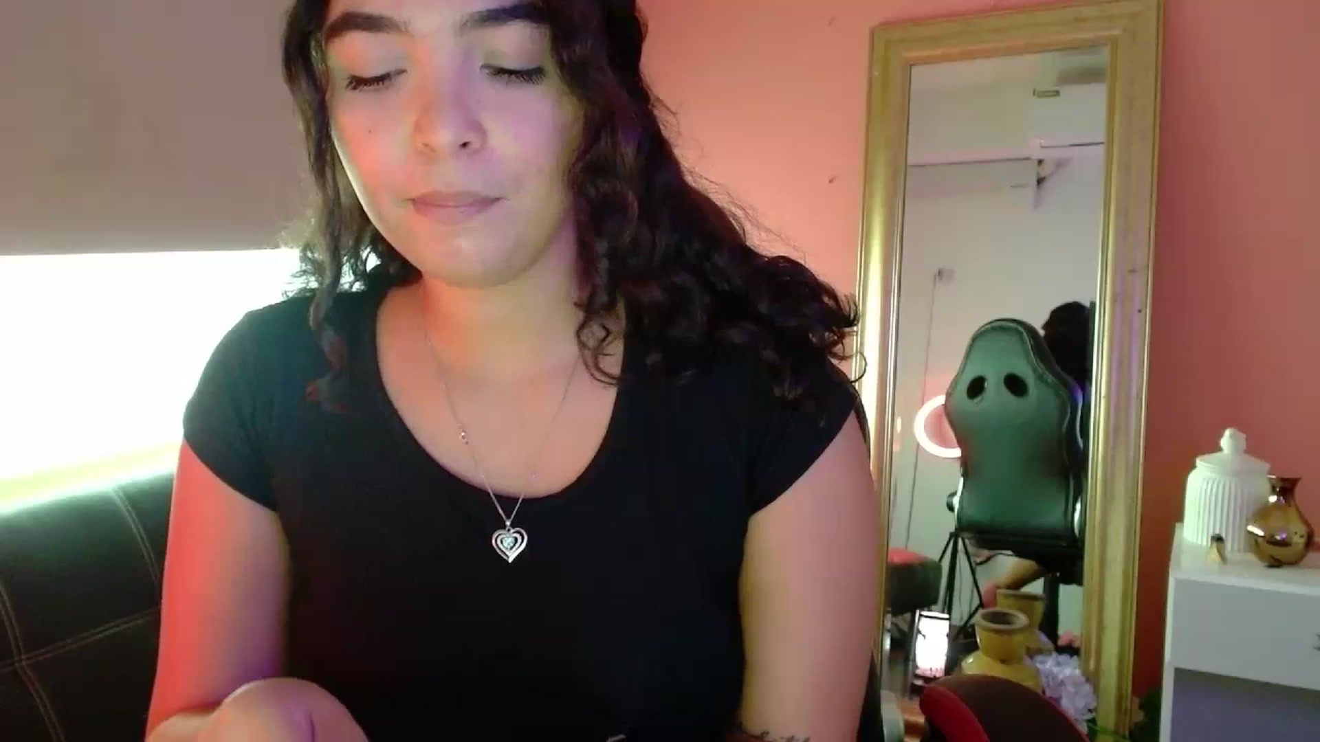 Gallery image thumbnail from Ariagaleo's myfreecams stream on, 07/11/2023, 19:59 image 8 of 20