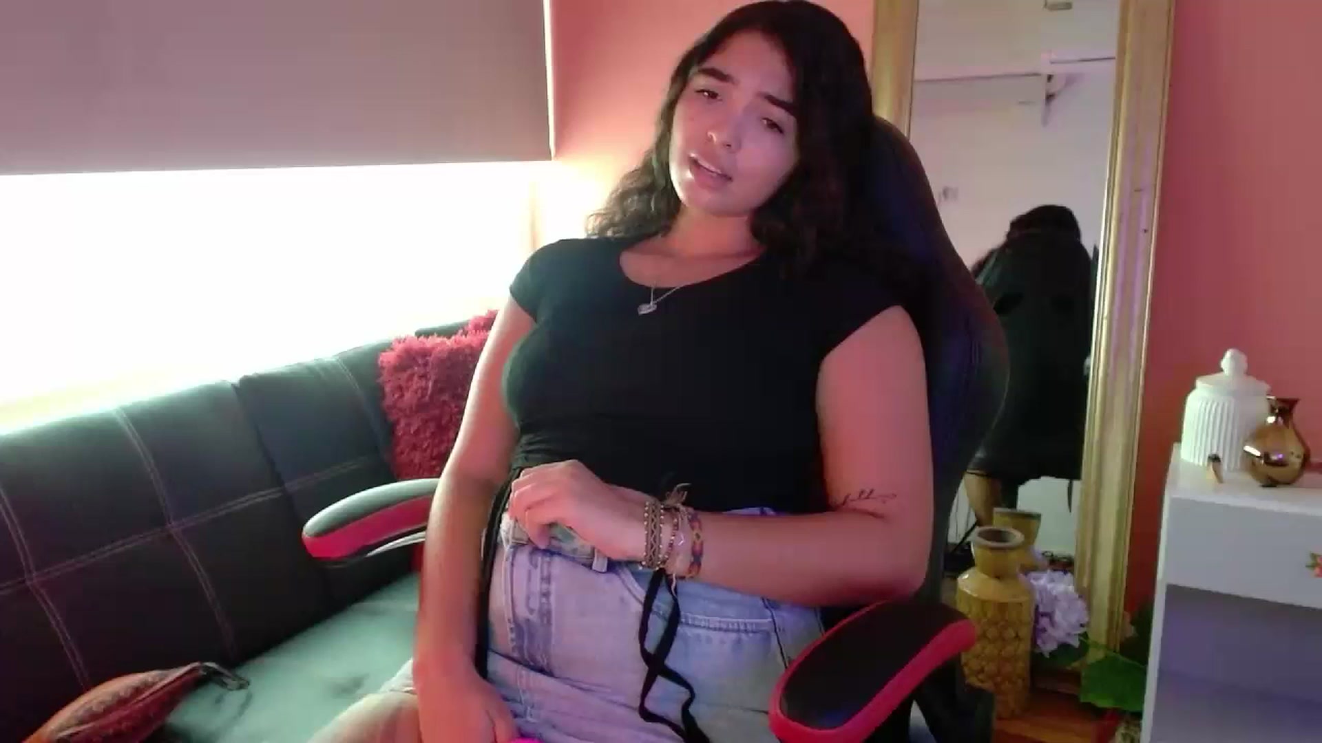 Gallery image thumbnail from Ariagaleo's myfreecams stream on, 07/11/2023, 19:59 image 17 of 20