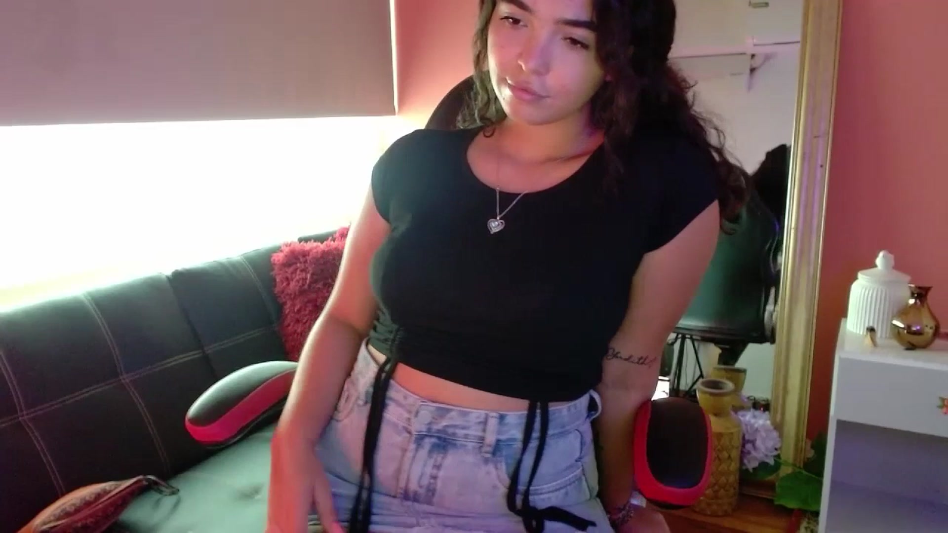 Gallery image thumbnail from Ariagaleo's myfreecams stream on, 07/11/2023, 19:59 image 16 of 20