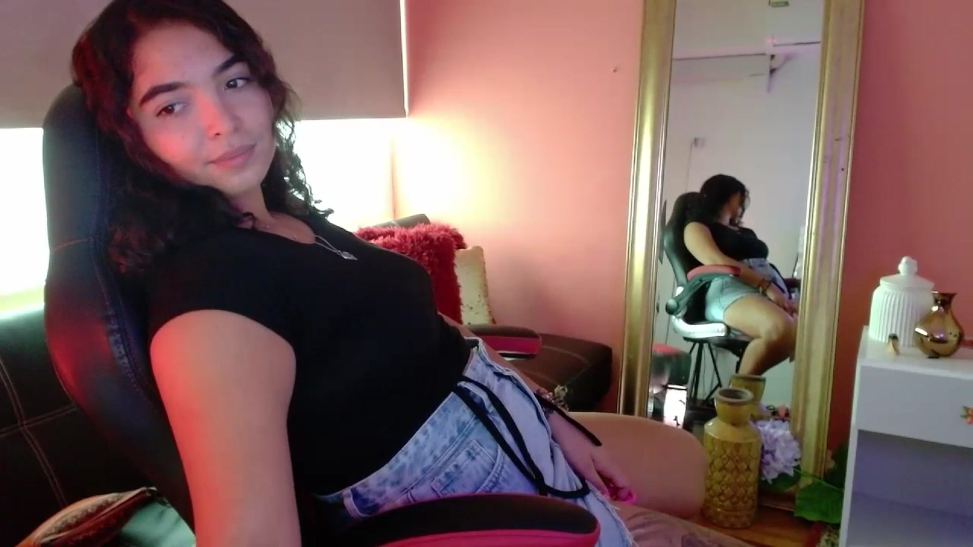 Gallery image thumbnail from Ariagaleo's myfreecams stream on, 07/11/2023, 19:59 image 19 of 20