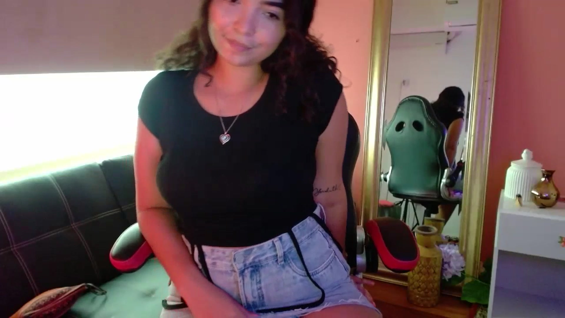 Gallery image thumbnail from Ariagaleo's myfreecams stream on, 07/11/2023, 19:59 image 20 of 20