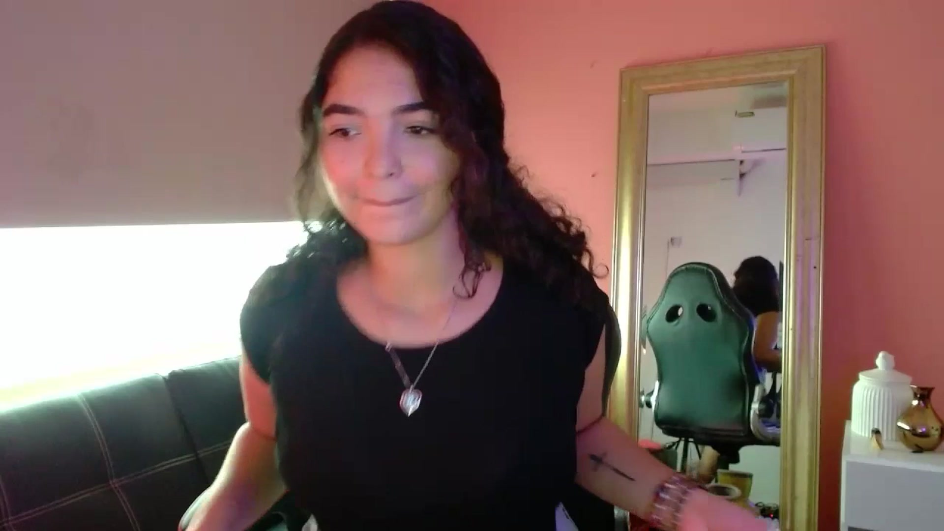 Gallery image thumbnail from Ariagaleo's myfreecams stream on, 07/11/2023, 19:59 image 15 of 20