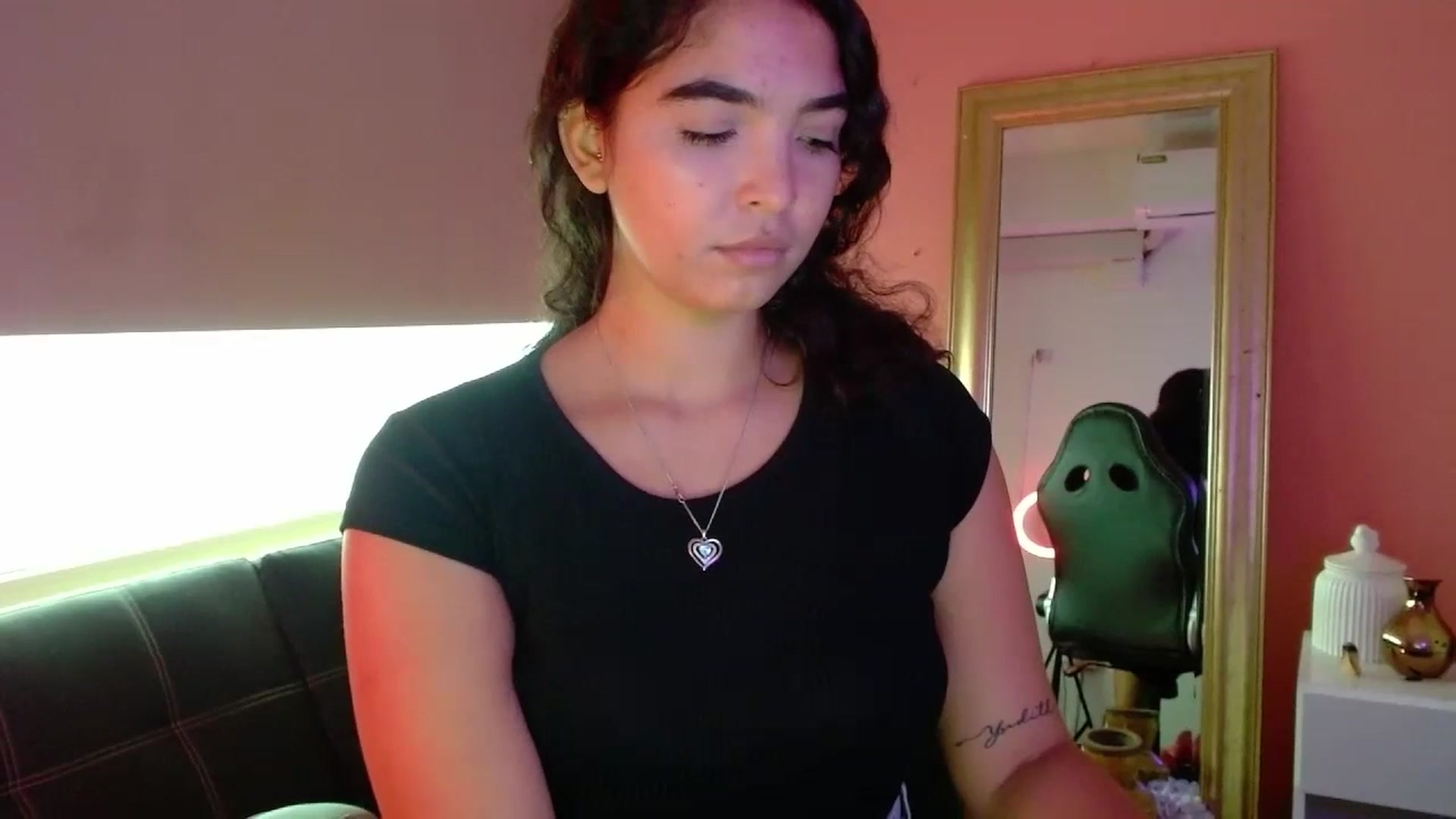 Gallery image thumbnail from Ariagaleo's myfreecams stream on, 07/11/2023, 21:02 image 5 of 20