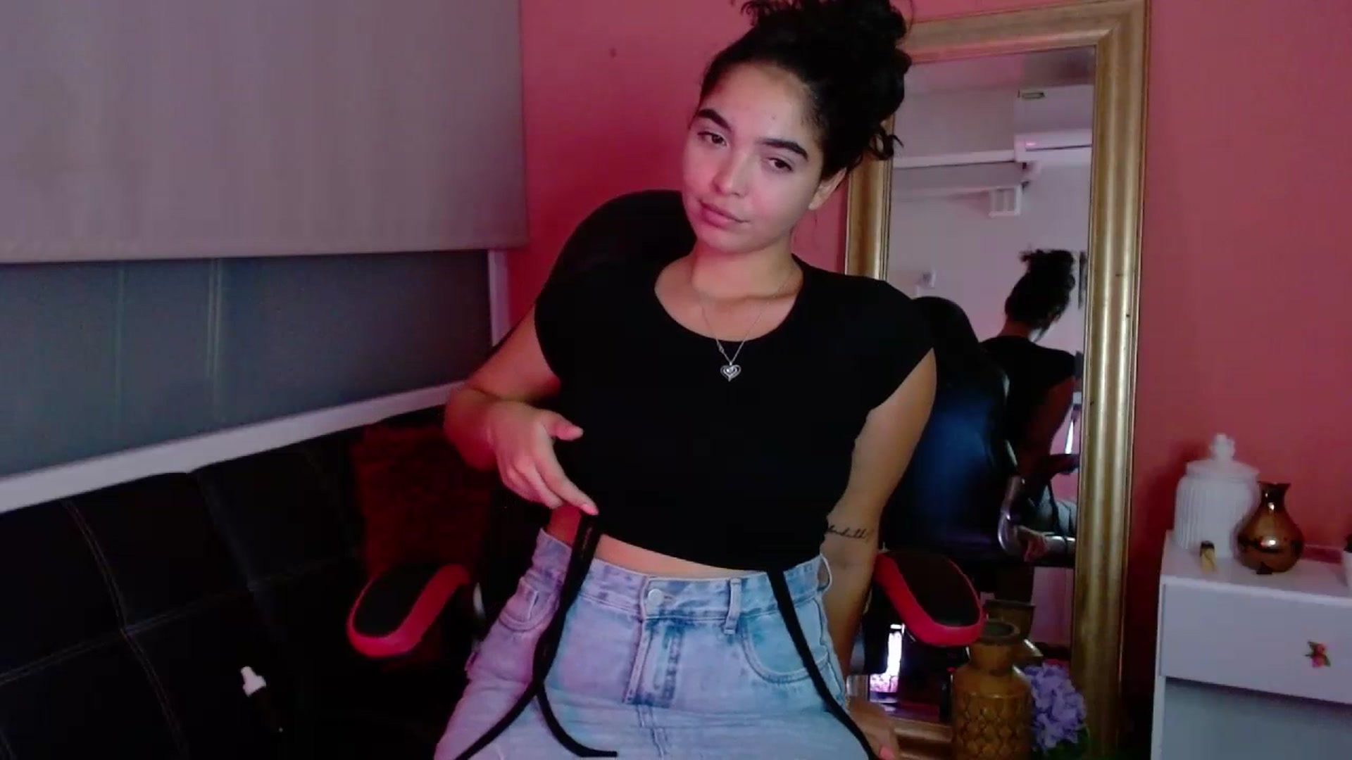 Gallery image thumbnail from Ariagaleo's myfreecams stream on, 07/11/2023, 23:37 image 14 of 20