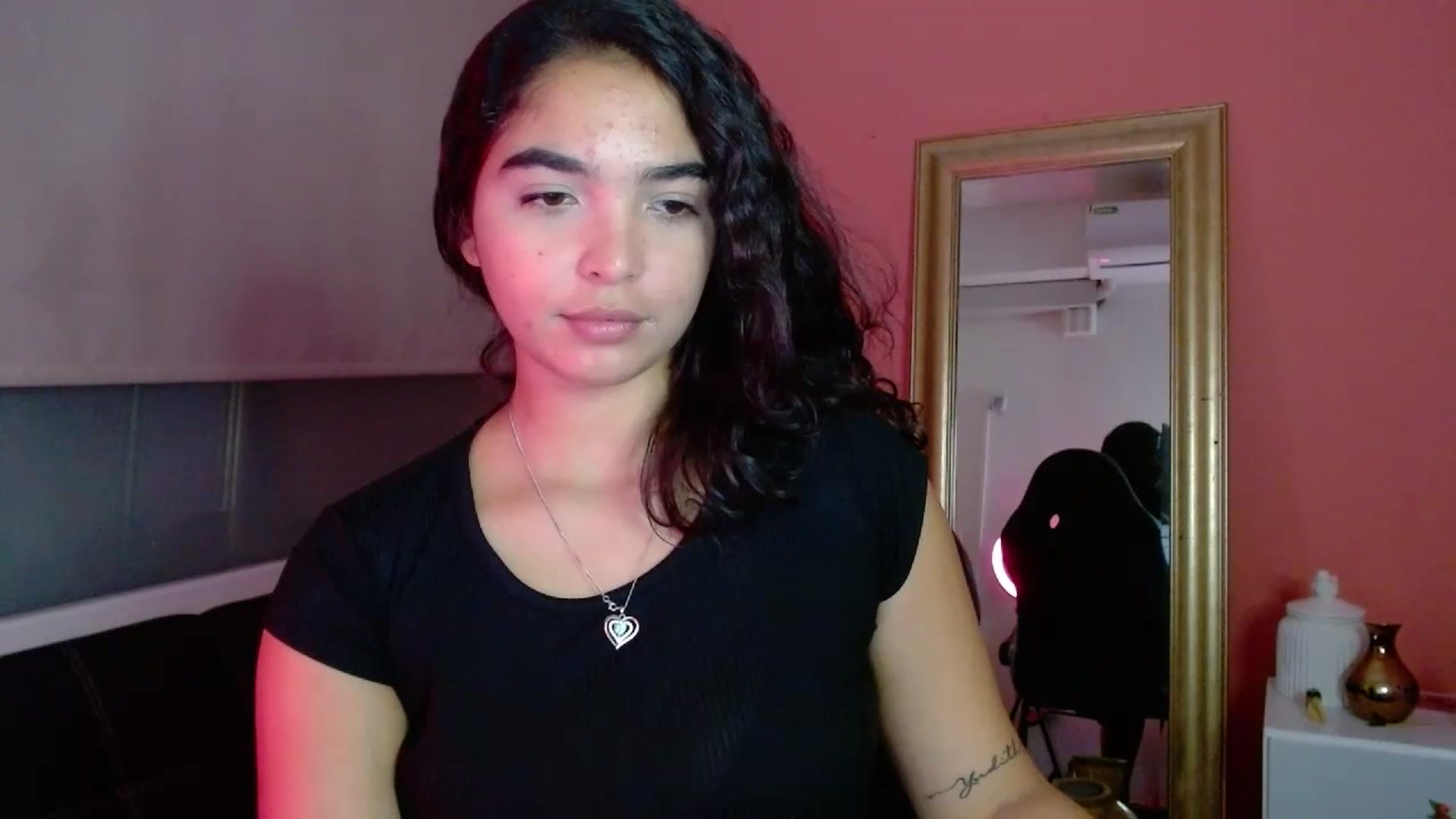 Gallery image thumbnail from Ariagaleo's myfreecams stream on, 07/11/2023, 23:37 image 4 of 20
