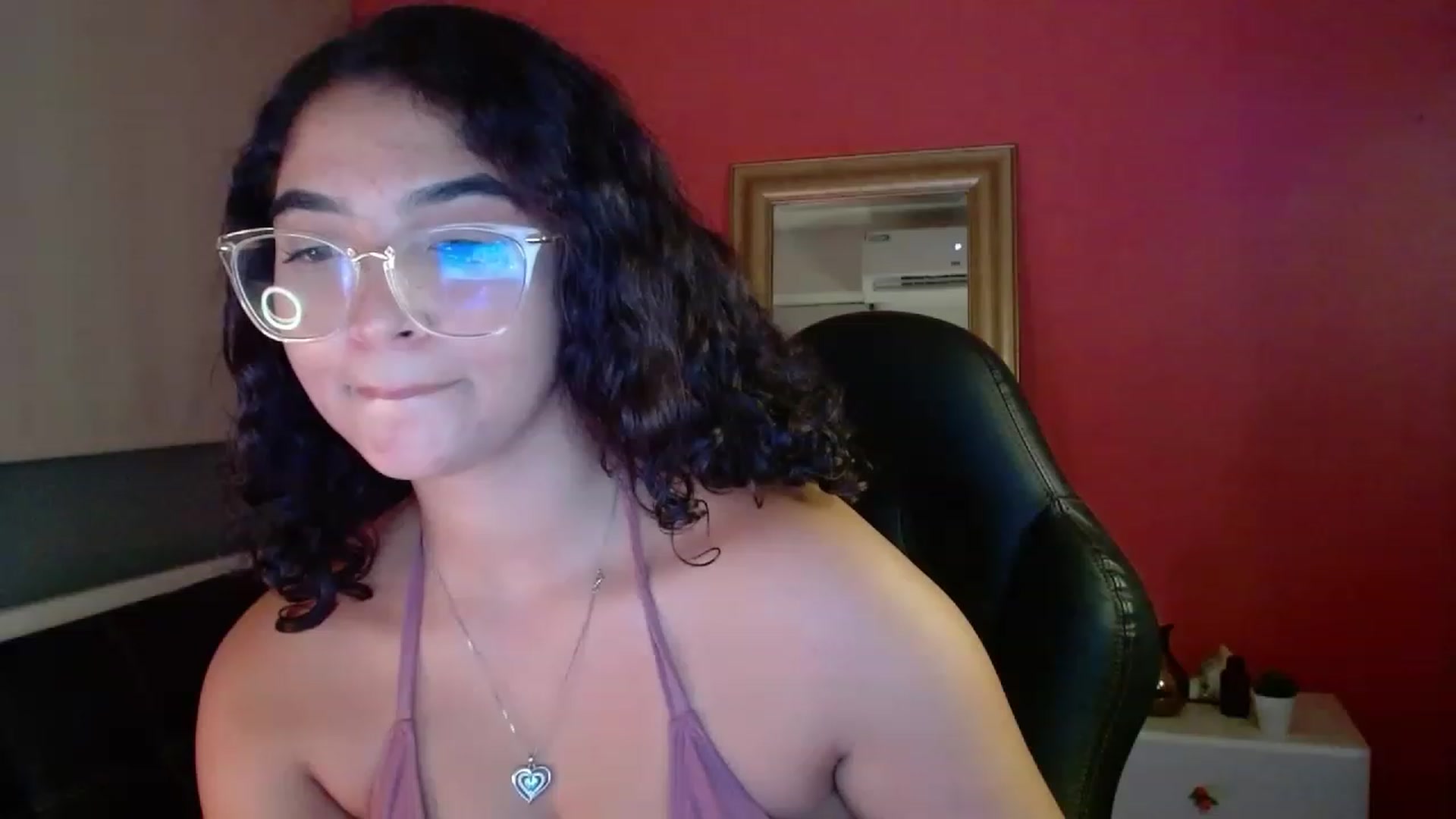 Gallery image thumbnail from Ariagaleo's myfreecams stream on, 07/19/2023, 01:20 image 4 of 20