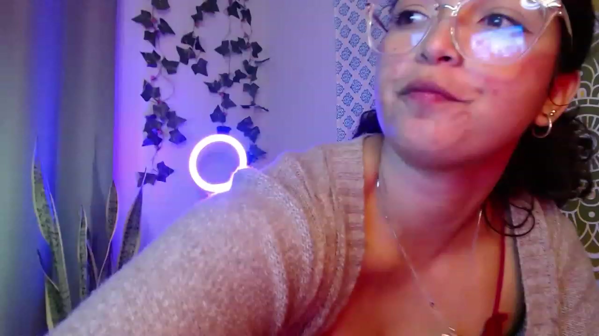 Gallery image thumbnail from Ariagaleo's myfreecams stream on, 08/06/2023, 09:25 image 5 of 20