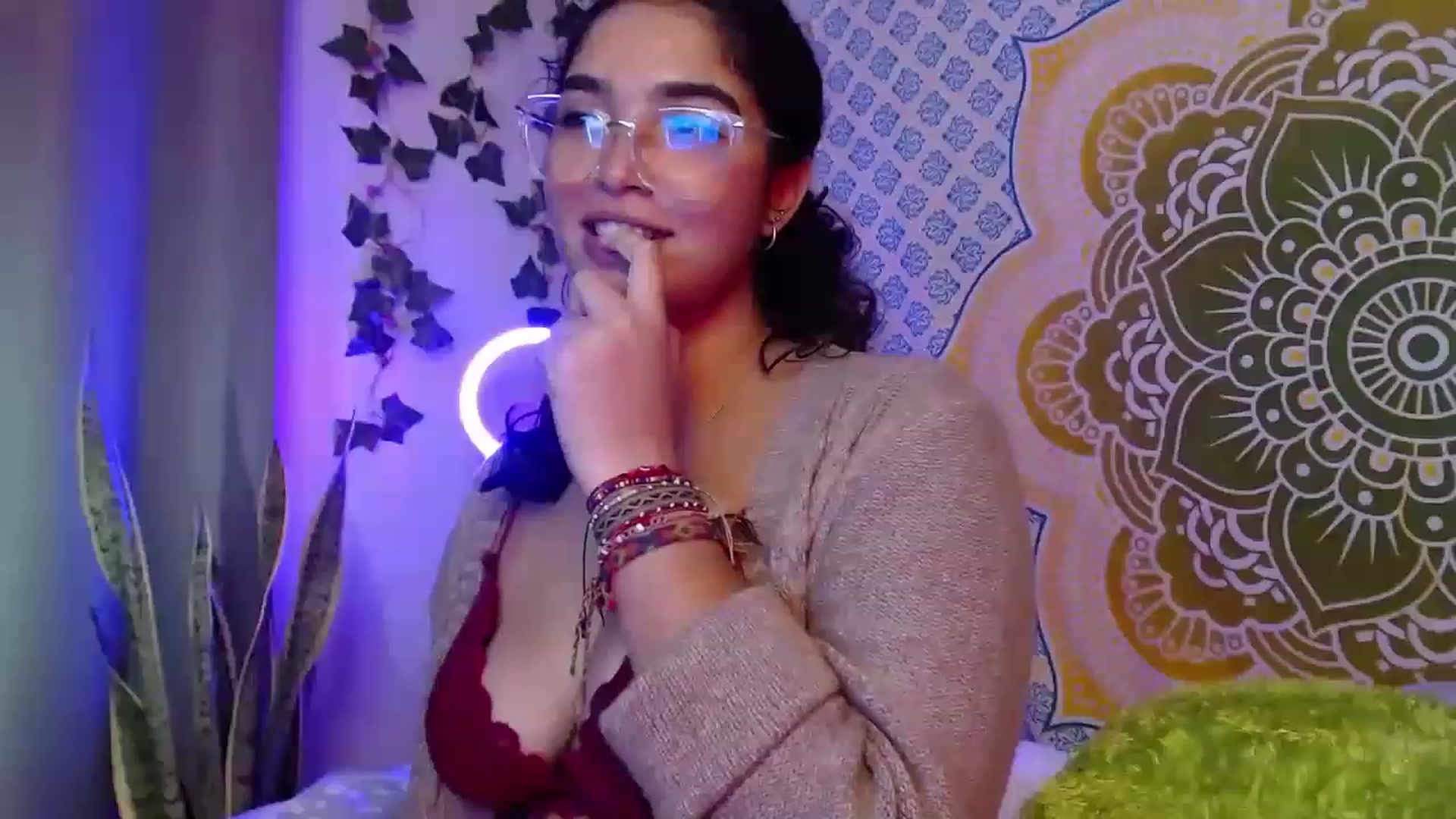 Gallery image thumbnail from Ariagaleo's myfreecams stream on, 08/06/2023, 09:25 image 6 of 20