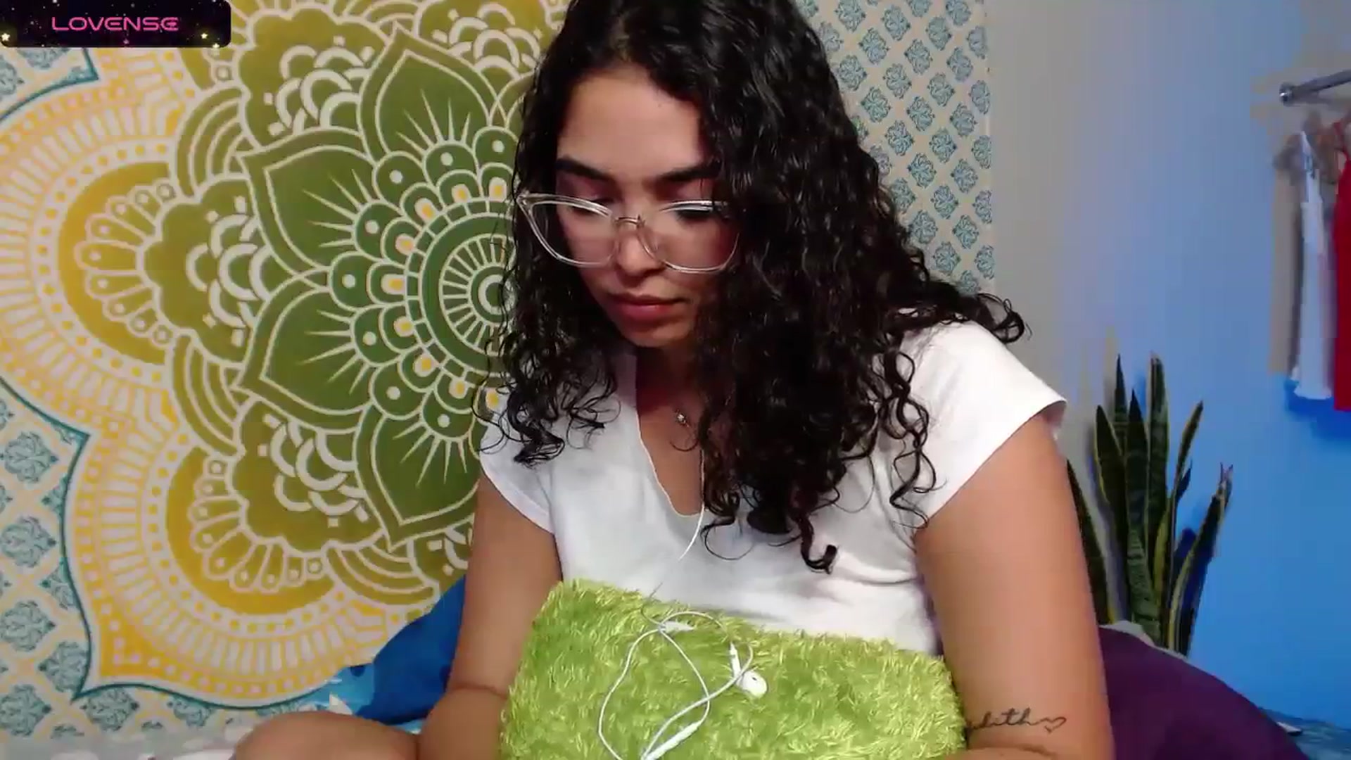 Gallery image thumbnail from Ariagaleo's myfreecams stream on, 10/01/2023, 24:32 image 14 of 20