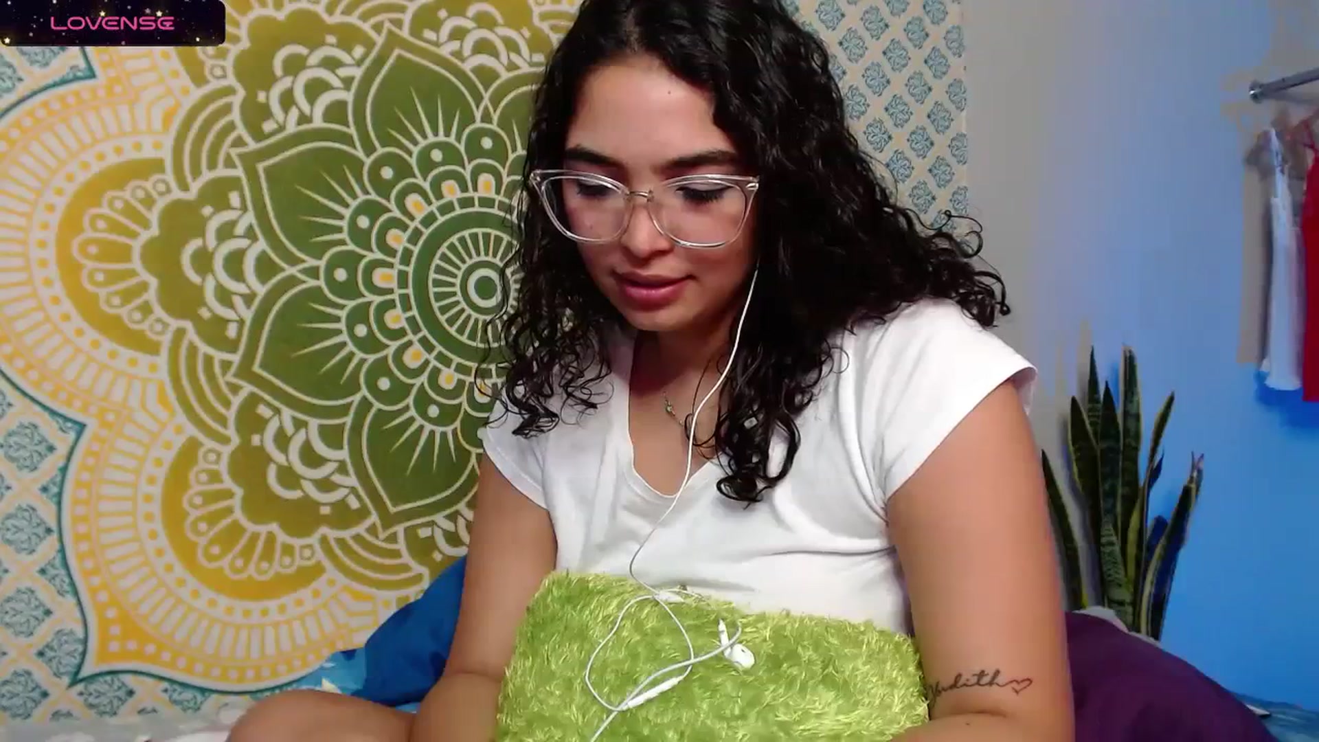 Gallery image thumbnail from Ariagaleo's myfreecams stream on, 10/01/2023, 24:32 image 13 of 20