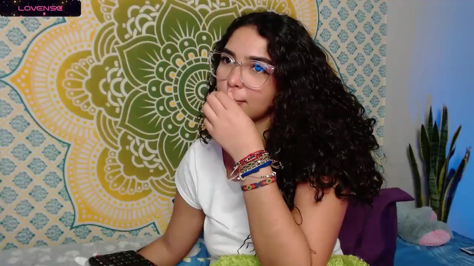 Gallery image thumbnail from Ariagaleo's myfreecams stream on, 10/01/2023, 24:32 image 19 of 20