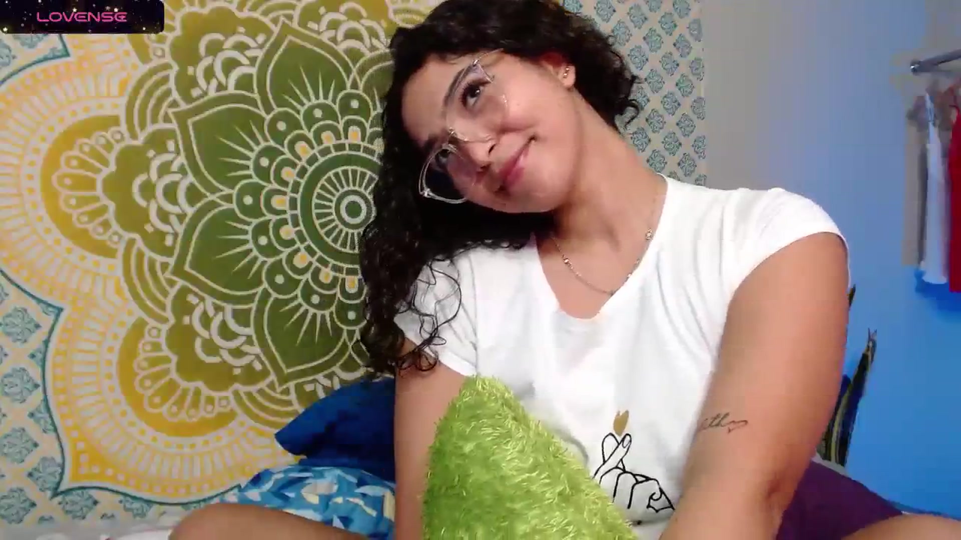Gallery image thumbnail from Ariagaleo's myfreecams stream on, 10/01/2023, 24:32 image 17 of 20