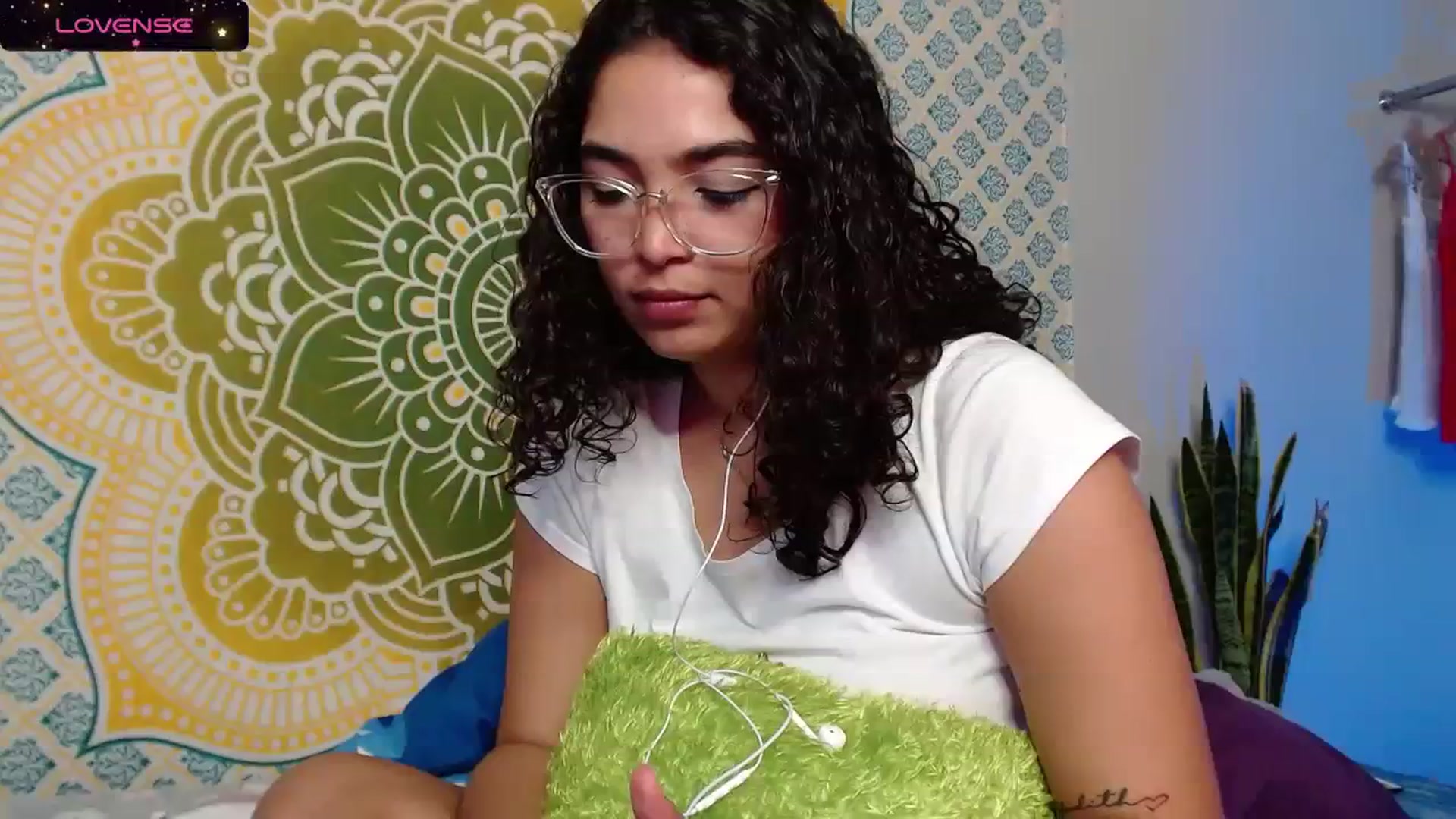 Gallery image thumbnail from Ariagaleo's myfreecams stream on, 10/01/2023, 24:32 image 15 of 20