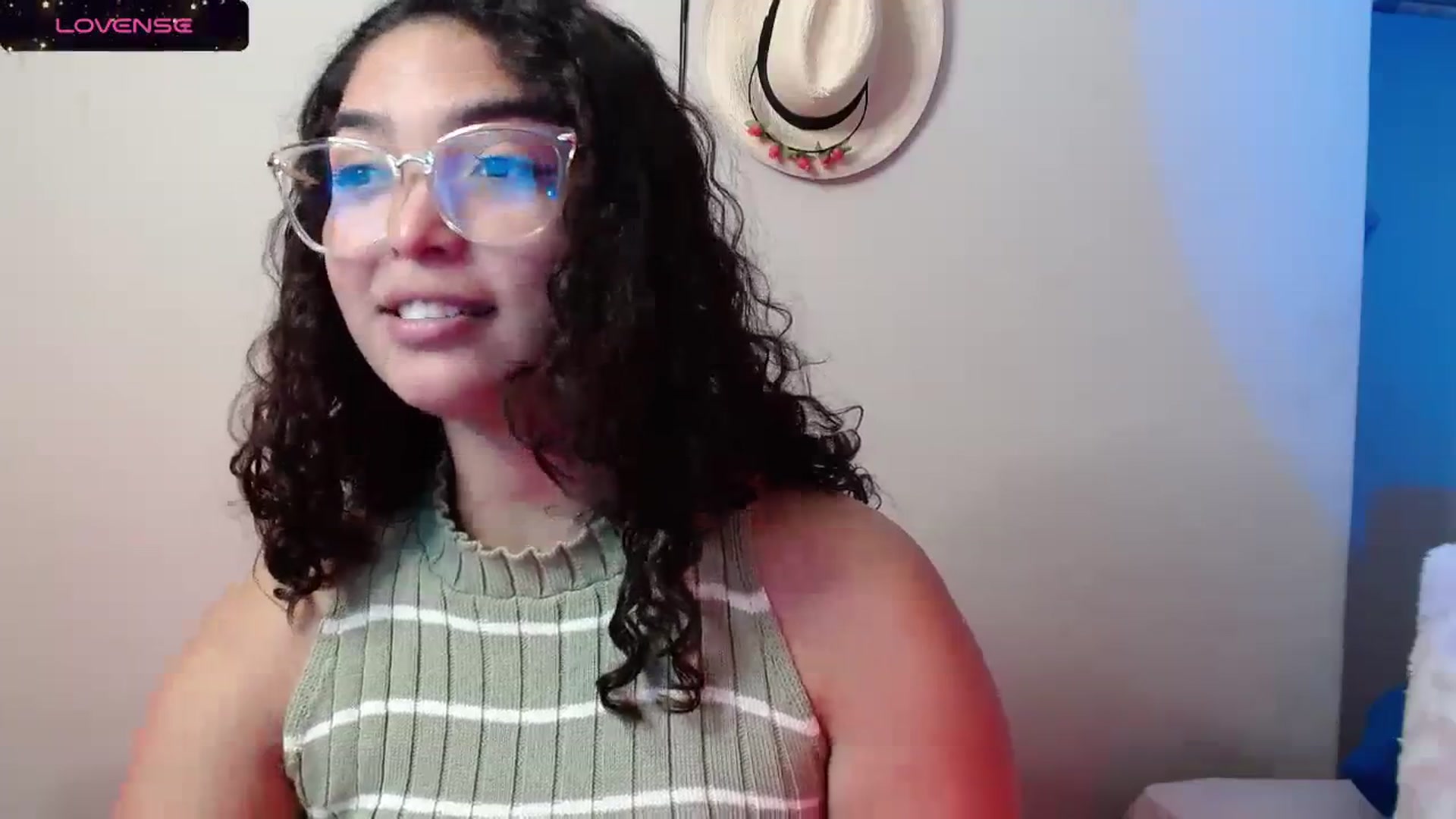 Gallery image thumbnail from Ariagaleo's myfreecams stream on, 10/08/2023, 03:22 image 17 of 20