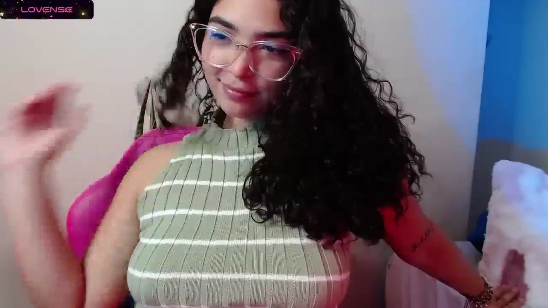 Gallery image thumbnail from Ariagaleo's myfreecams stream on, 10/08/2023, 03:34 image 6 of 20