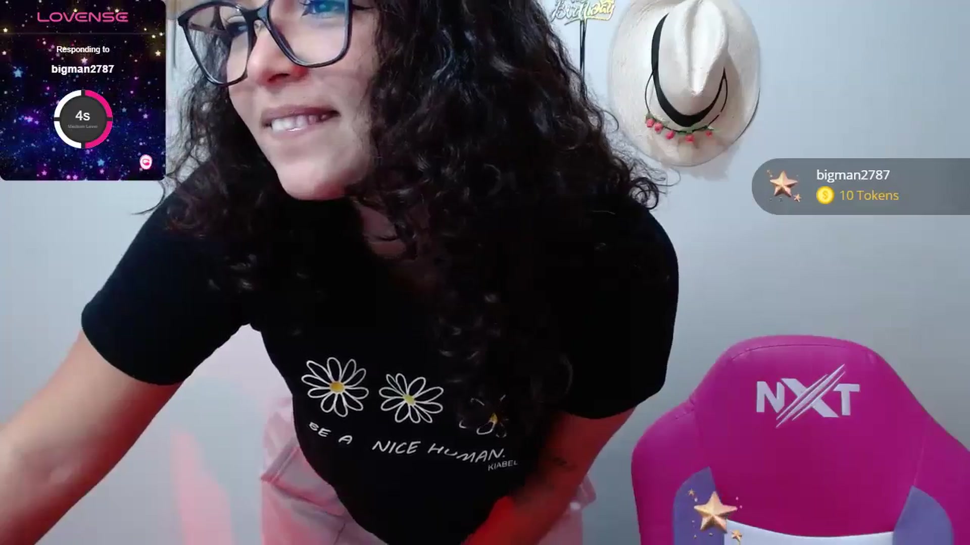 Gallery image thumbnail from Ariagaleo's myfreecams stream on, 10/12/2023, 18:18 image 8 of 20