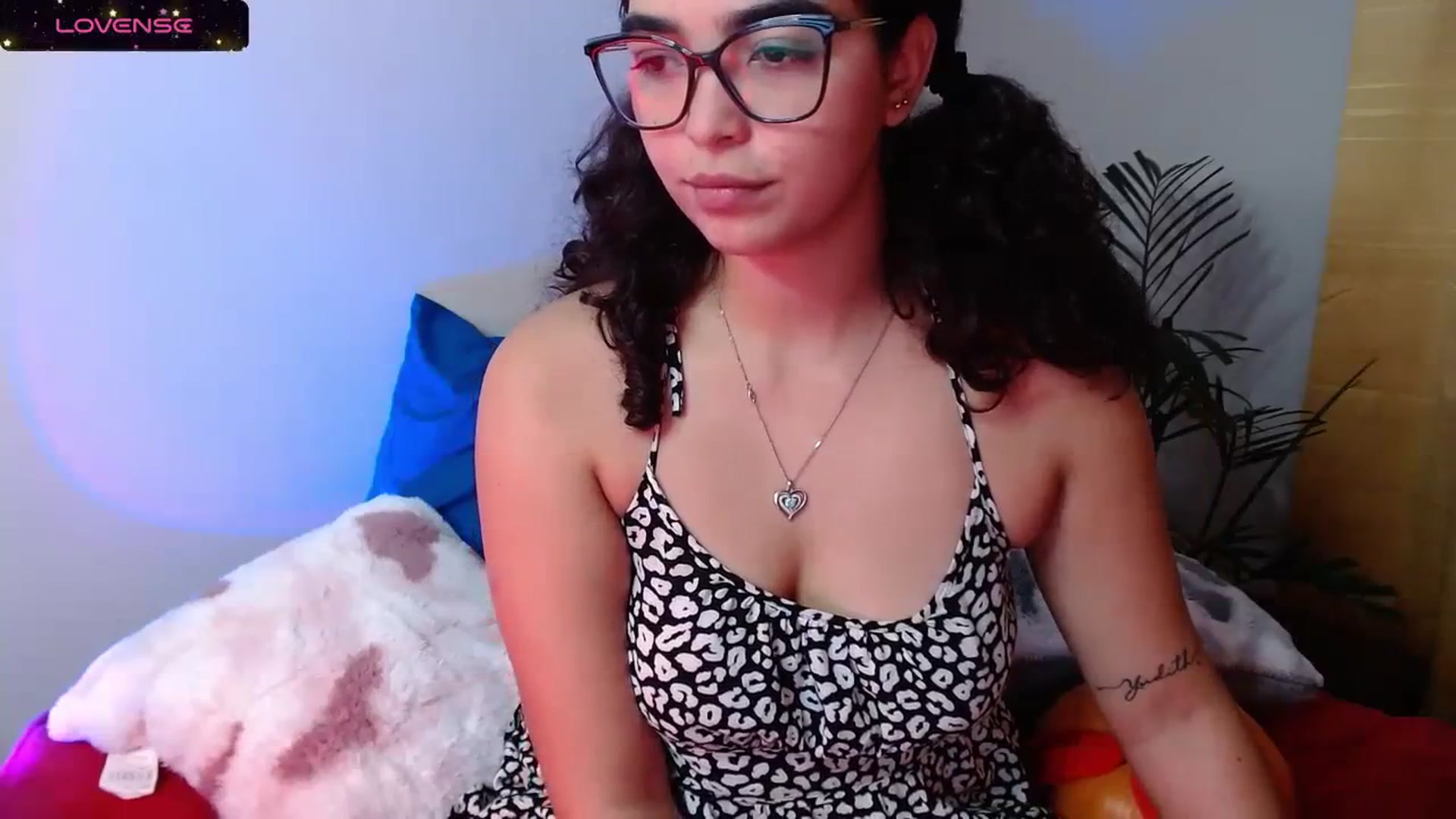 Gallery image thumbnail from Ariagaleo's myfreecams stream on, 10/19/2023, 17:11 image 10 of 20