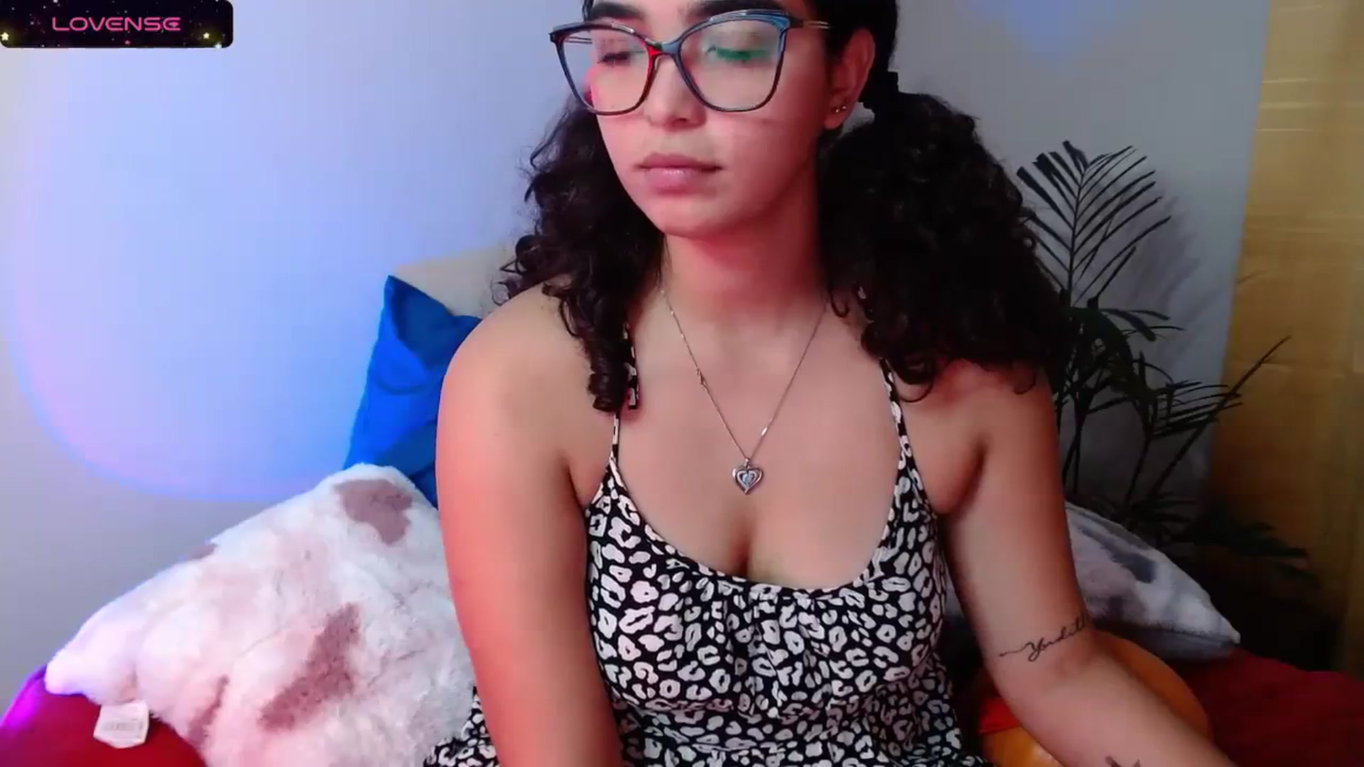 Gallery image thumbnail from Ariagaleo's myfreecams stream on, 10/19/2023, 17:11 image 12 of 20