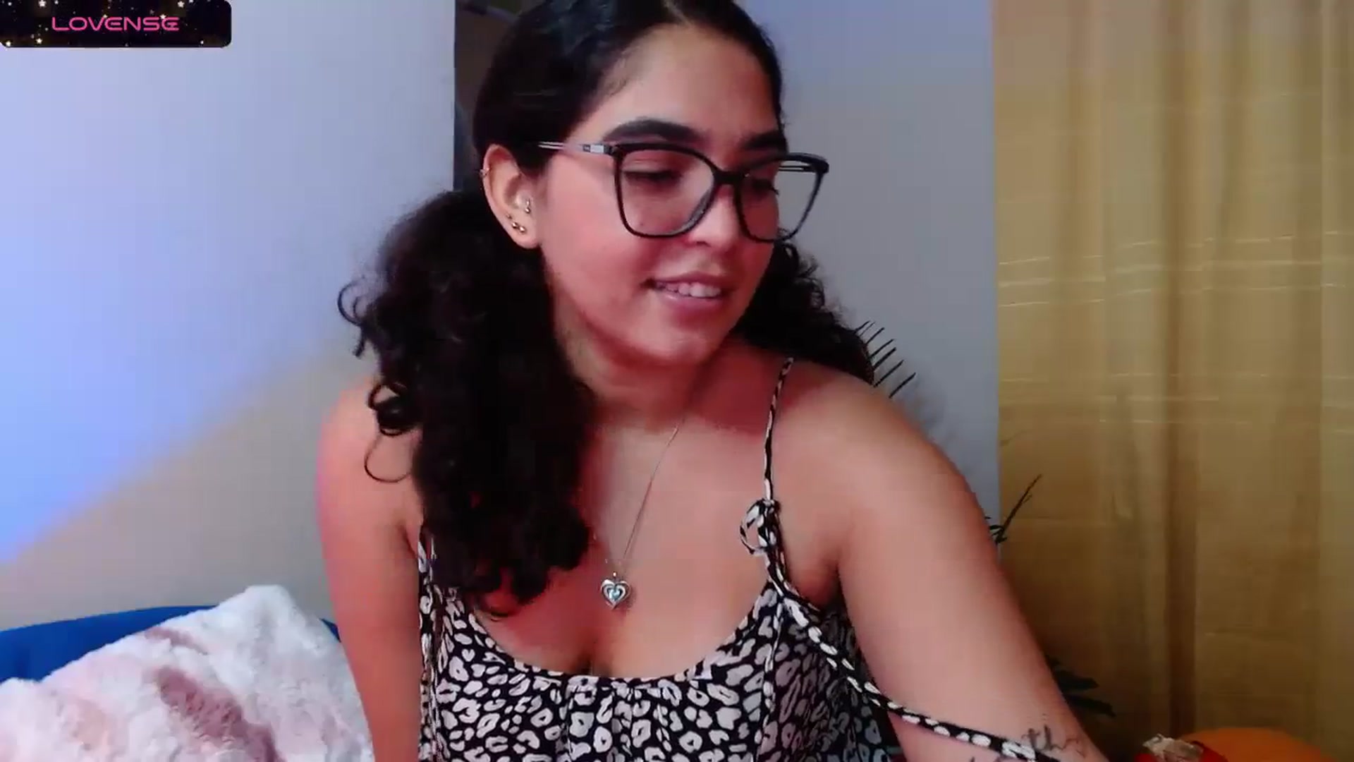 Gallery image thumbnail from Ariagaleo's myfreecams stream on, 10/19/2023, 19:16 image 19 of 20