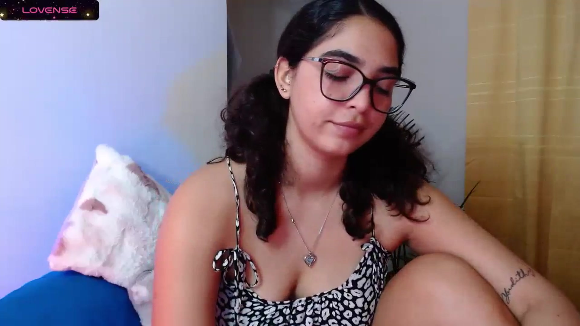 Gallery image thumbnail from Ariagaleo's myfreecams stream on, 10/19/2023, 21:02 image 12 of 20