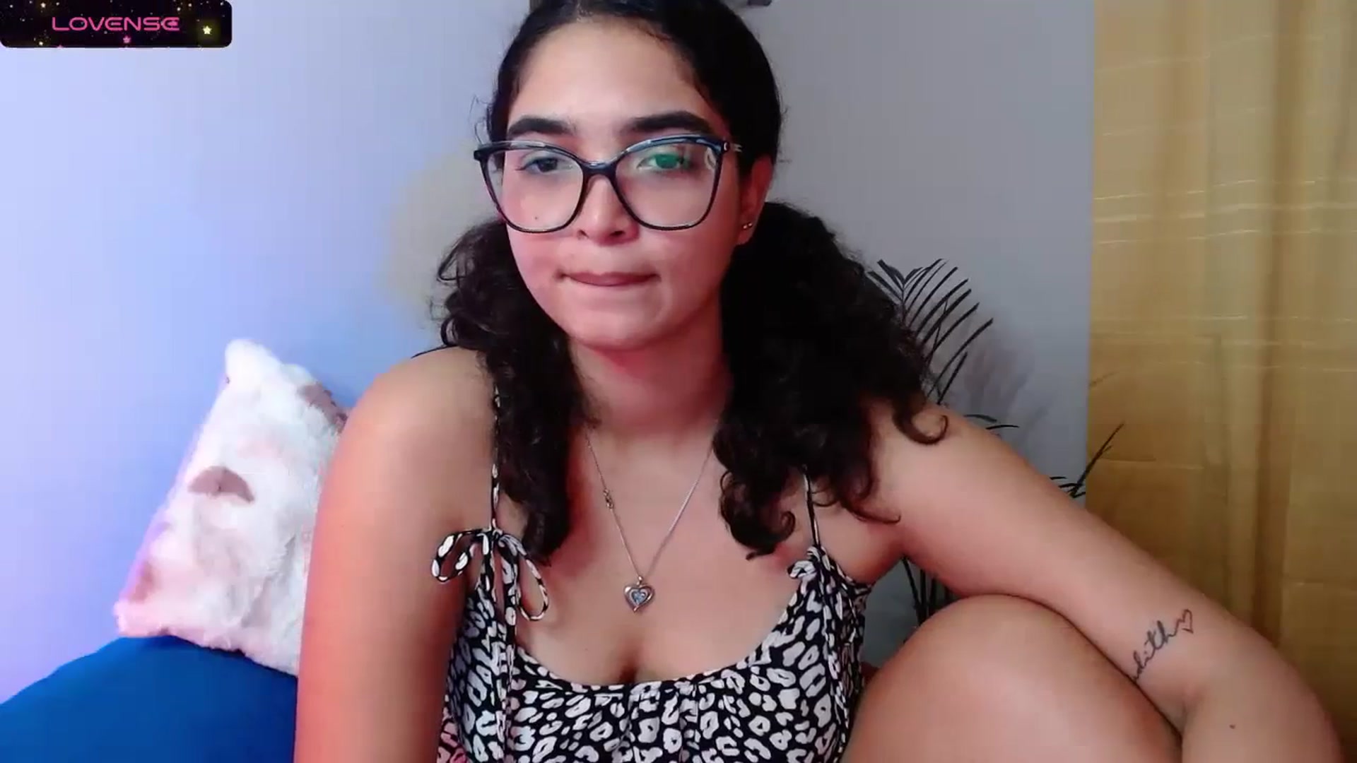 Gallery image thumbnail from Ariagaleo's myfreecams stream on, 10/19/2023, 21:02 image 13 of 20