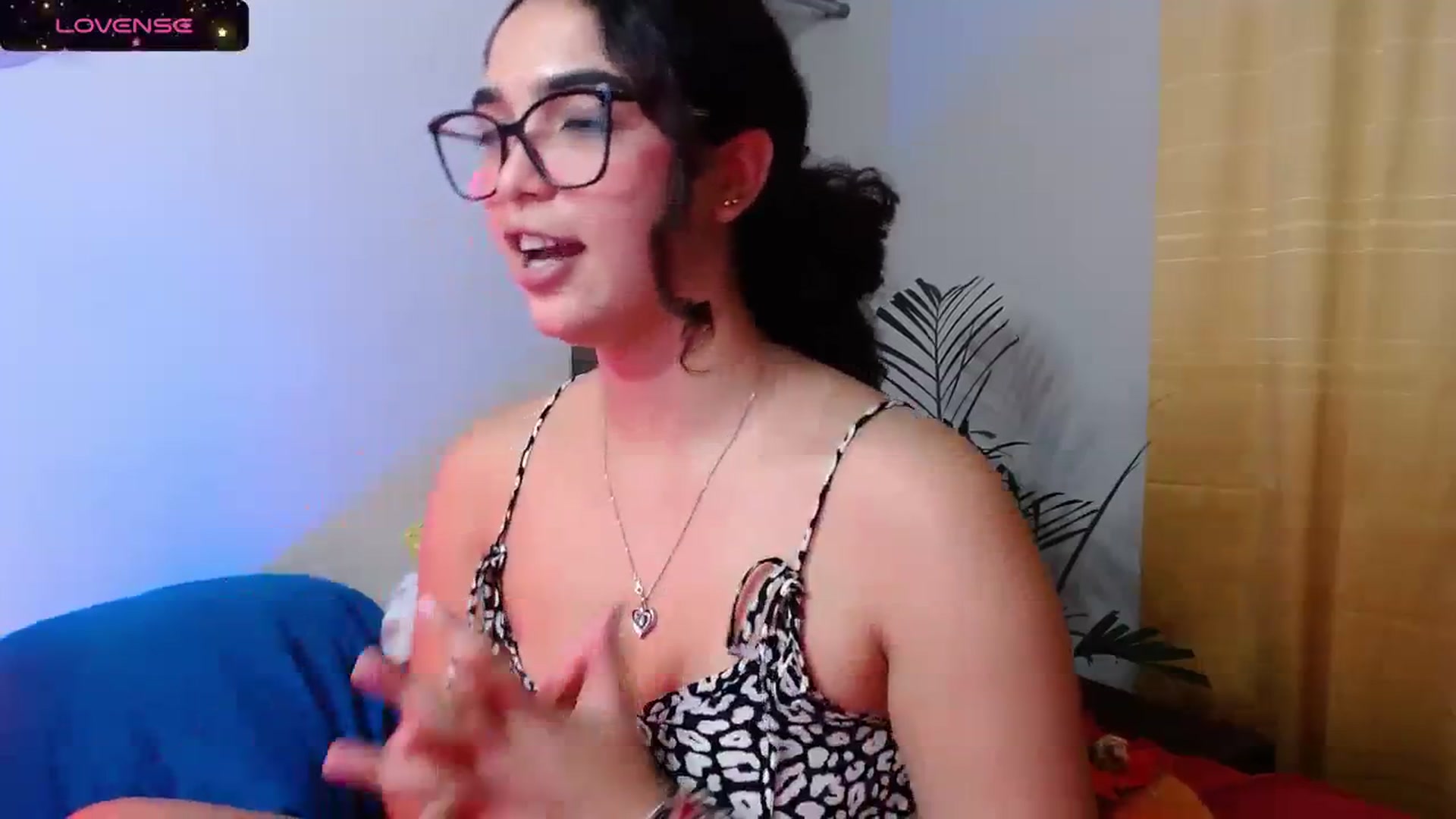 Gallery image thumbnail from Ariagaleo's myfreecams stream on, 10/19/2023, 23:17 image 18 of 20