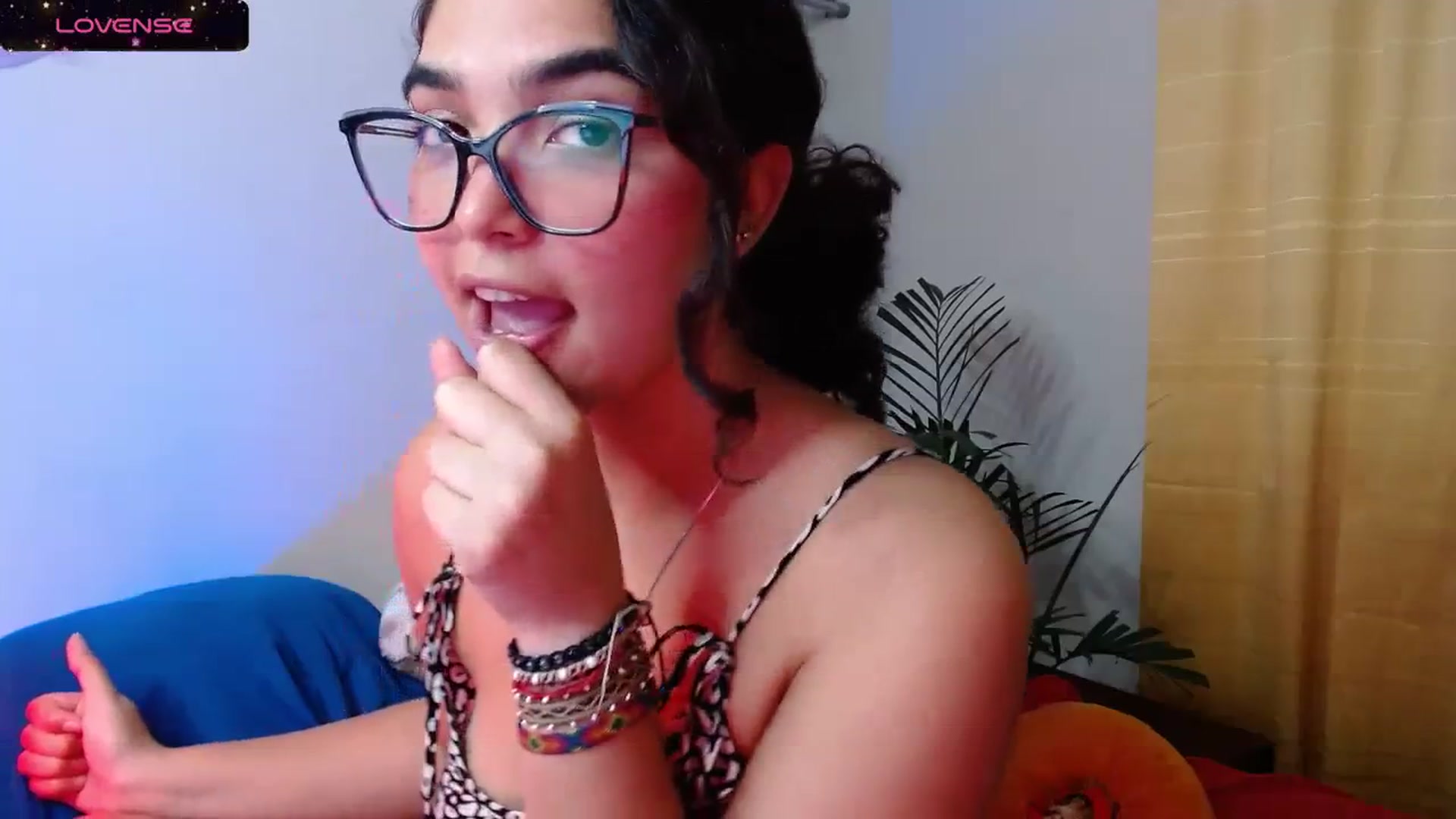Gallery image thumbnail from Ariagaleo's myfreecams stream on, 10/19/2023, 23:17 image 15 of 20