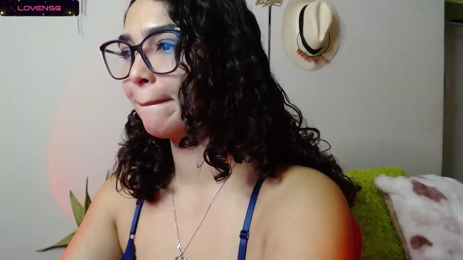 Gallery image thumbnail from Ariagaleo's myfreecams stream on, 10/22/2023, 03:35 image 6 of 20