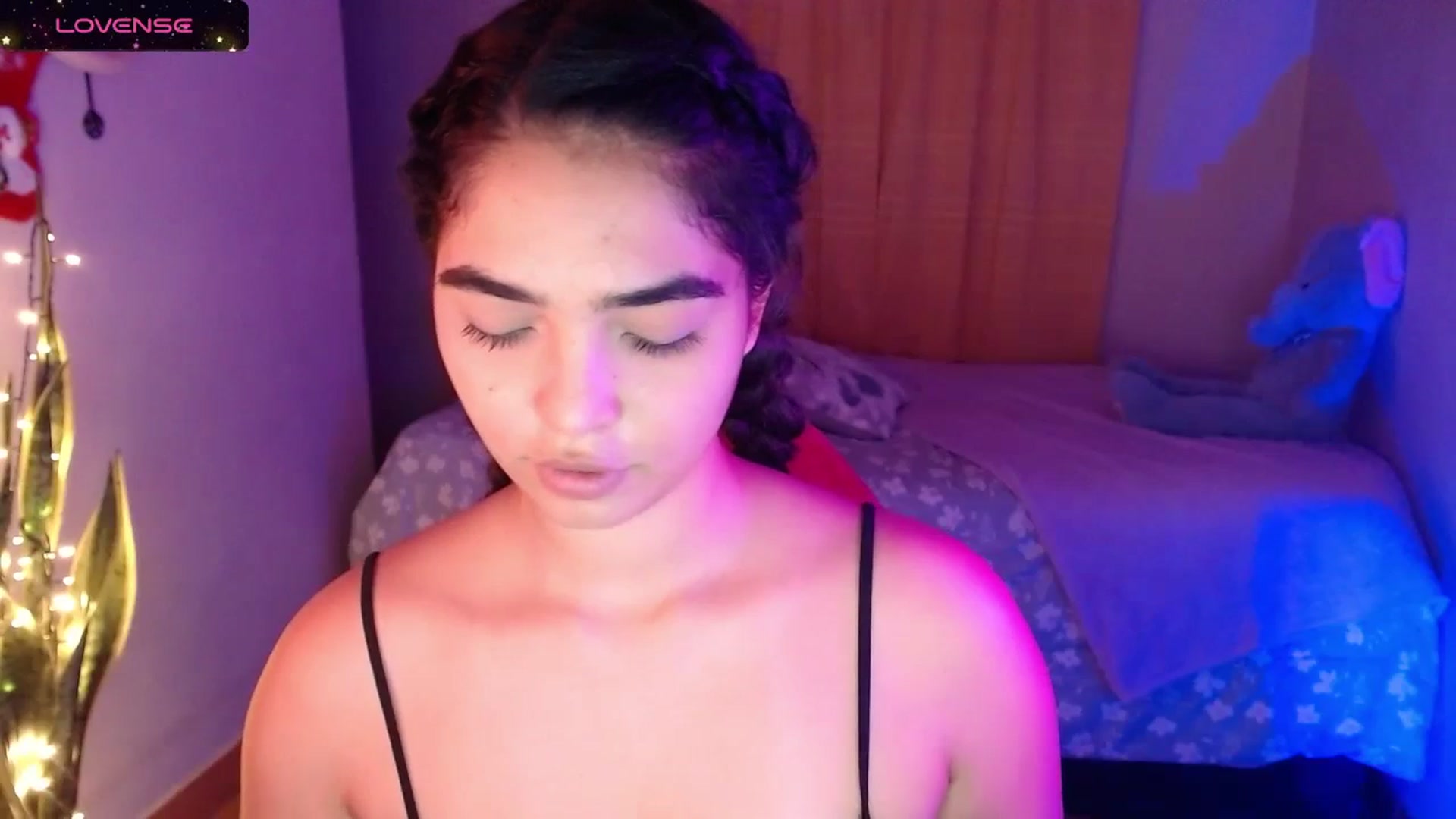 Gallery image thumbnail from Ariagaleo's myfreecams stream on, 12/28/2023, 21:14 image 3 of 20