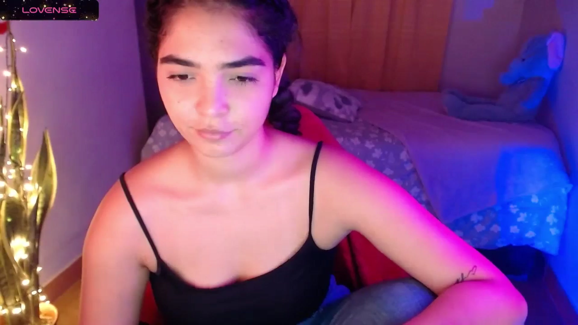 Gallery image thumbnail from Ariagaleo's myfreecams stream on, 12/28/2023, 21:14 image 16 of 20