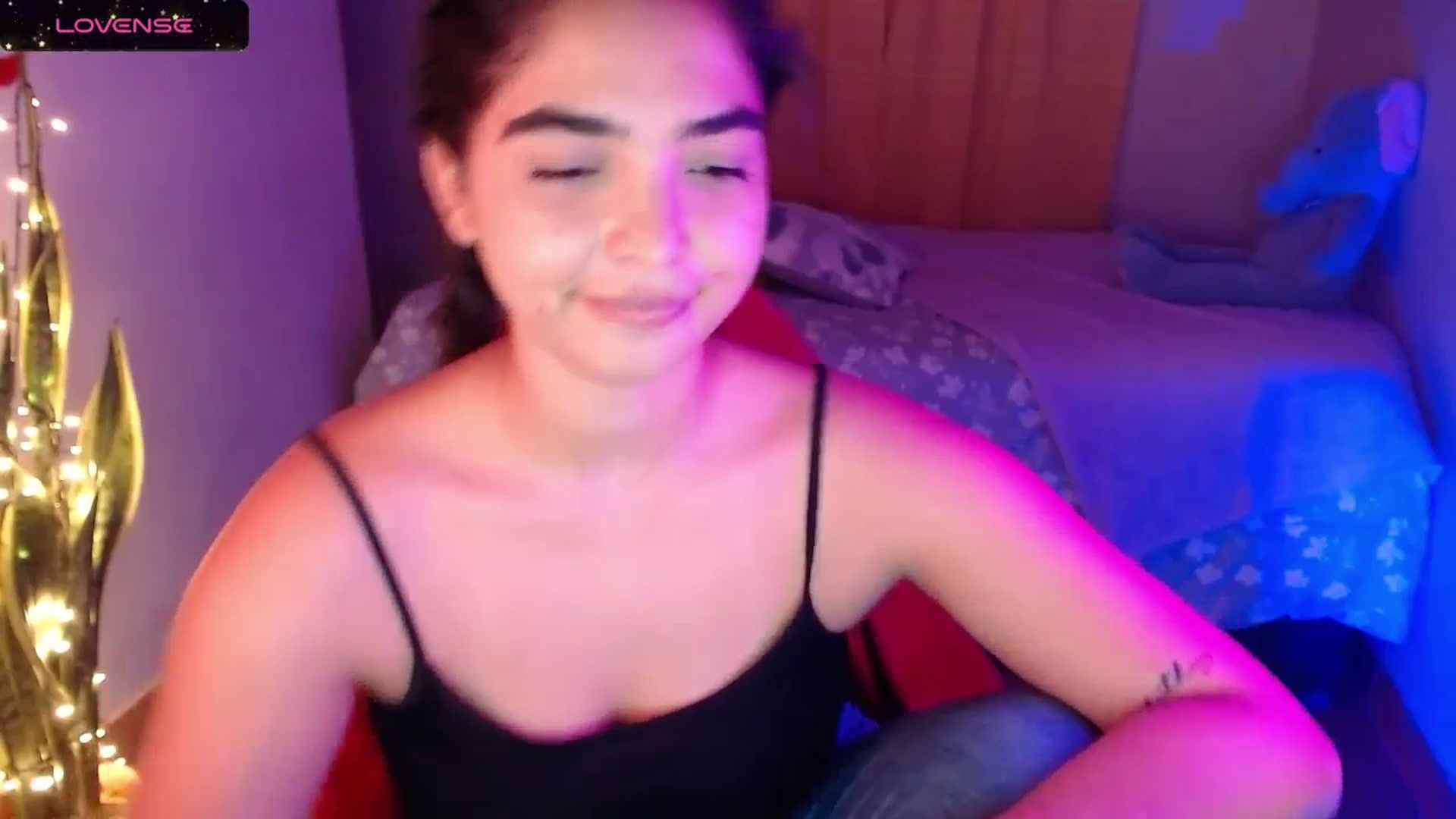 Gallery image thumbnail from Ariagaleo's myfreecams stream on, 12/28/2023, 21:14 image 14 of 20