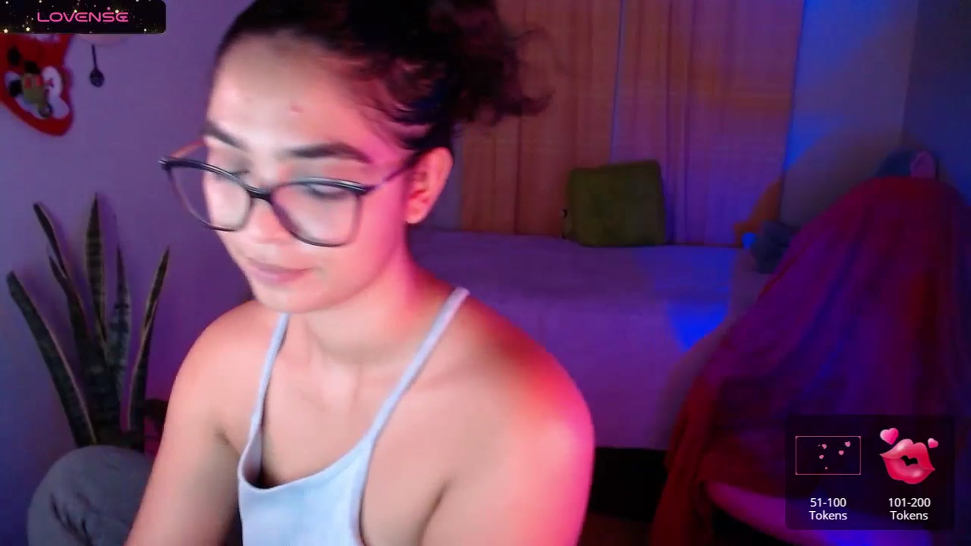 Gallery image thumbnail from Ariagaleo's myfreecams stream on, 01/17/2024, 24:23 image 18 of 20