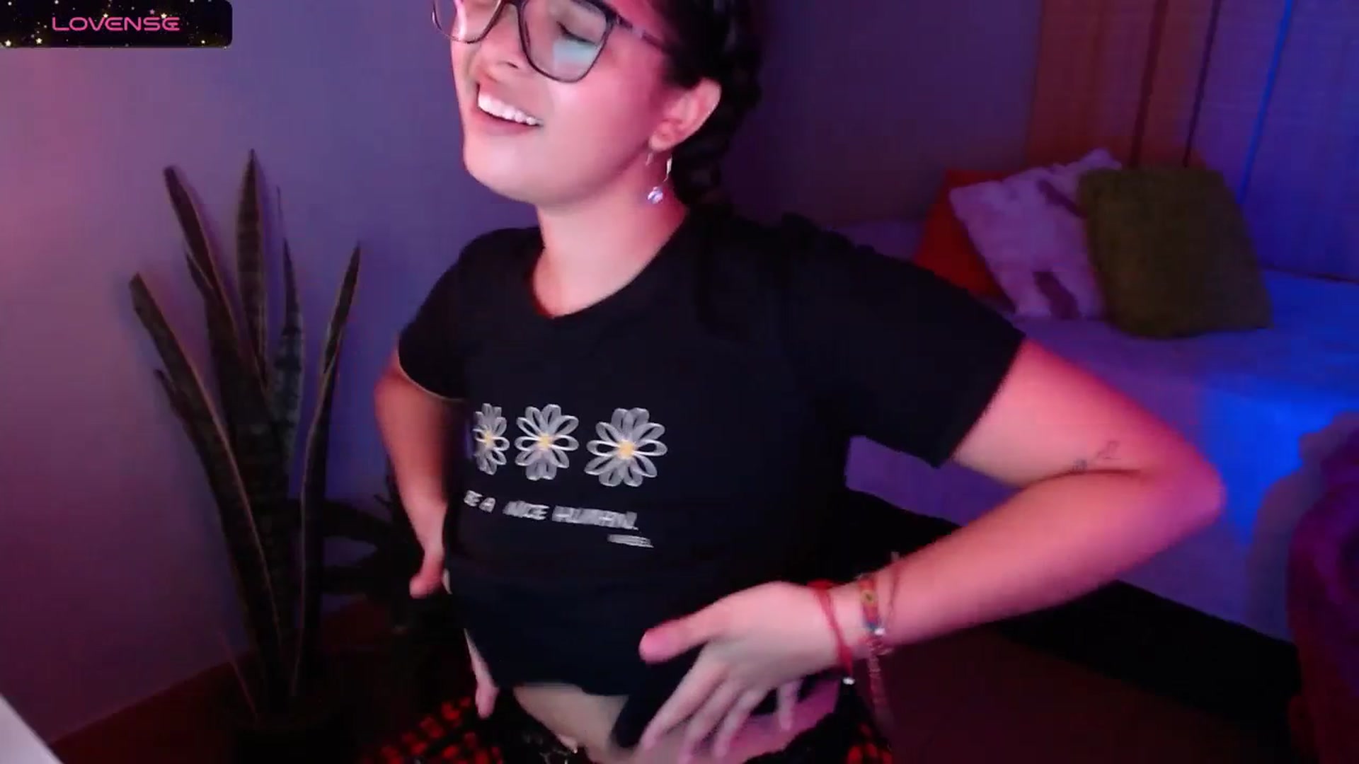 Gallery image thumbnail from Ariagaleo's myfreecams stream on, 01/22/2024, 23:41 image 19 of 20