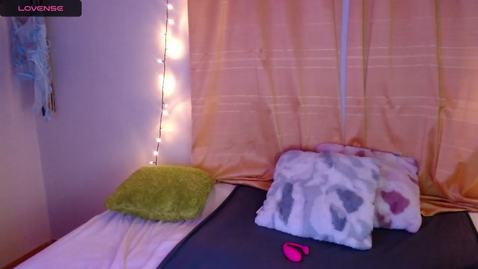 Gallery image thumbnail from Ariagaleo's myfreecams stream on, 04/08/2024, 24:23 image 4 of 20
