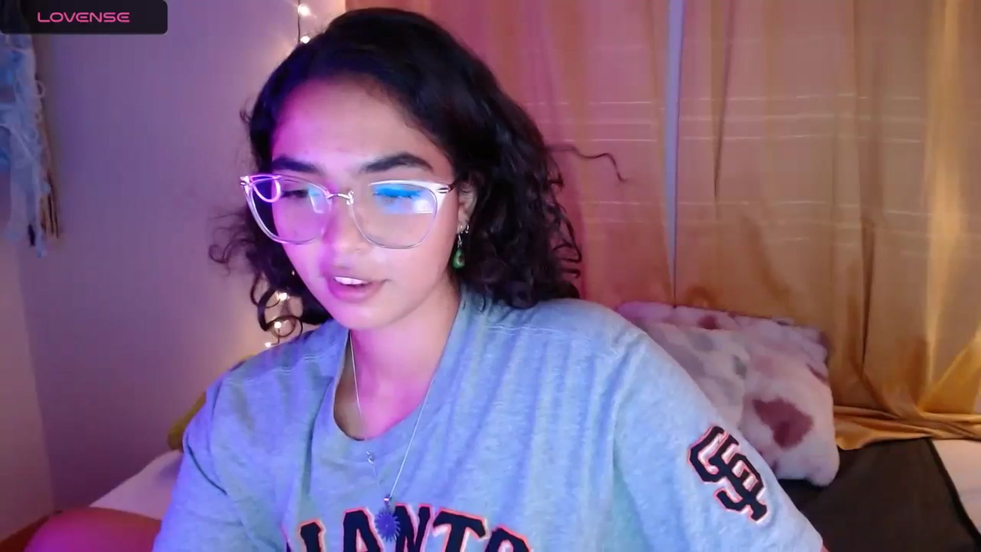 Gallery image thumbnail from Ariagaleo's myfreecams stream on, 04/08/2024, 24:23 image 15 of 20