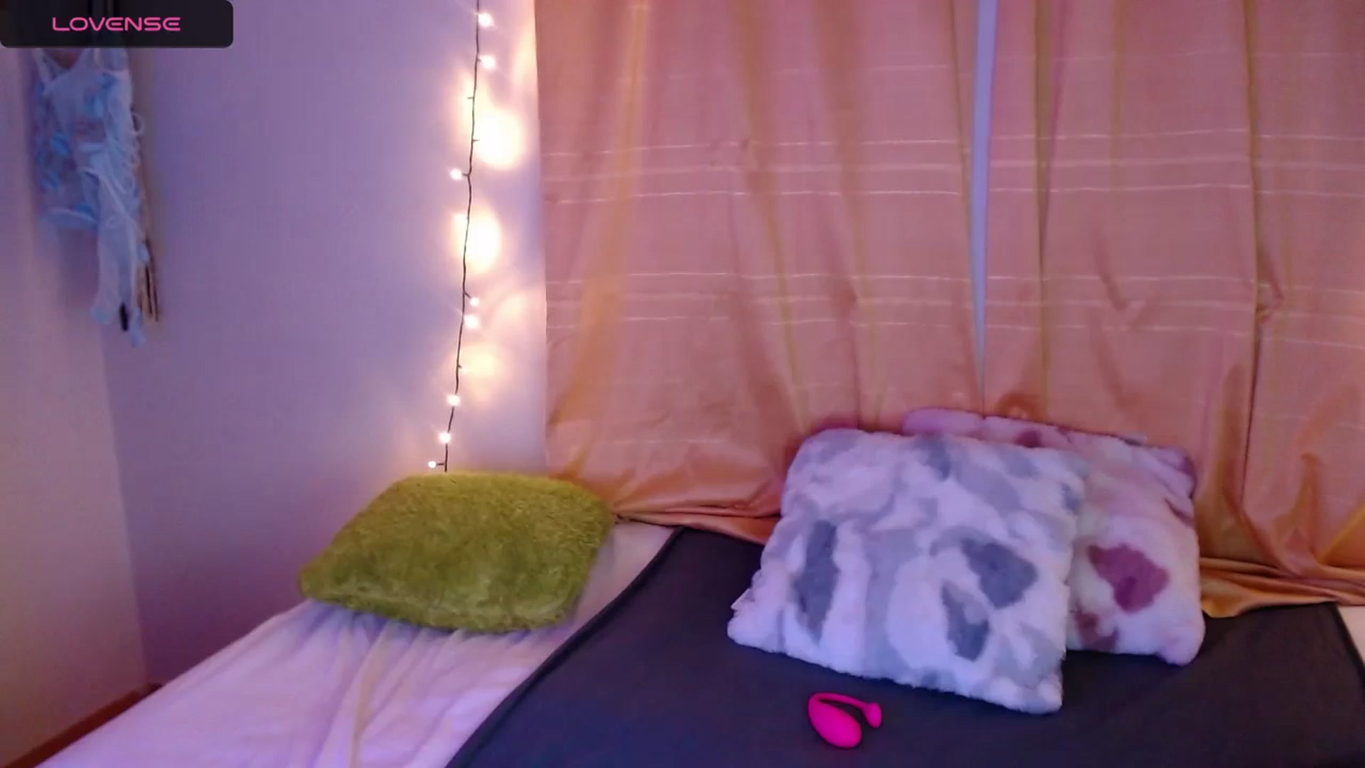 Gallery image thumbnail from Ariagaleo's myfreecams stream on, 04/08/2024, 24:23 image 5 of 20