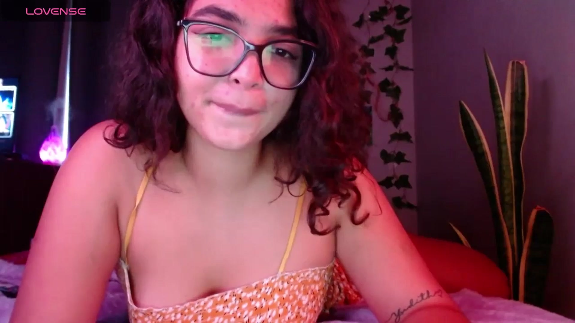 Gallery image thumbnail from Ariagaleo's myfreecams stream on, 05/05/2024, 22:54 image 17 of 20